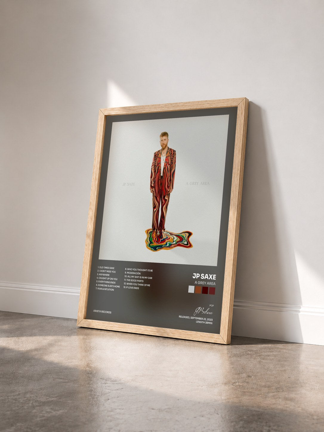 #bois Tableau de l'album A Grey Area de JP Saxe vu de trois quarts, cadre en bois brut