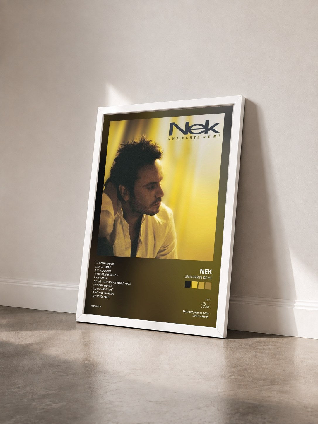 #blanc Tableau de l'album Una parte de mí de Nek vu de trois quarts, cadre blanc