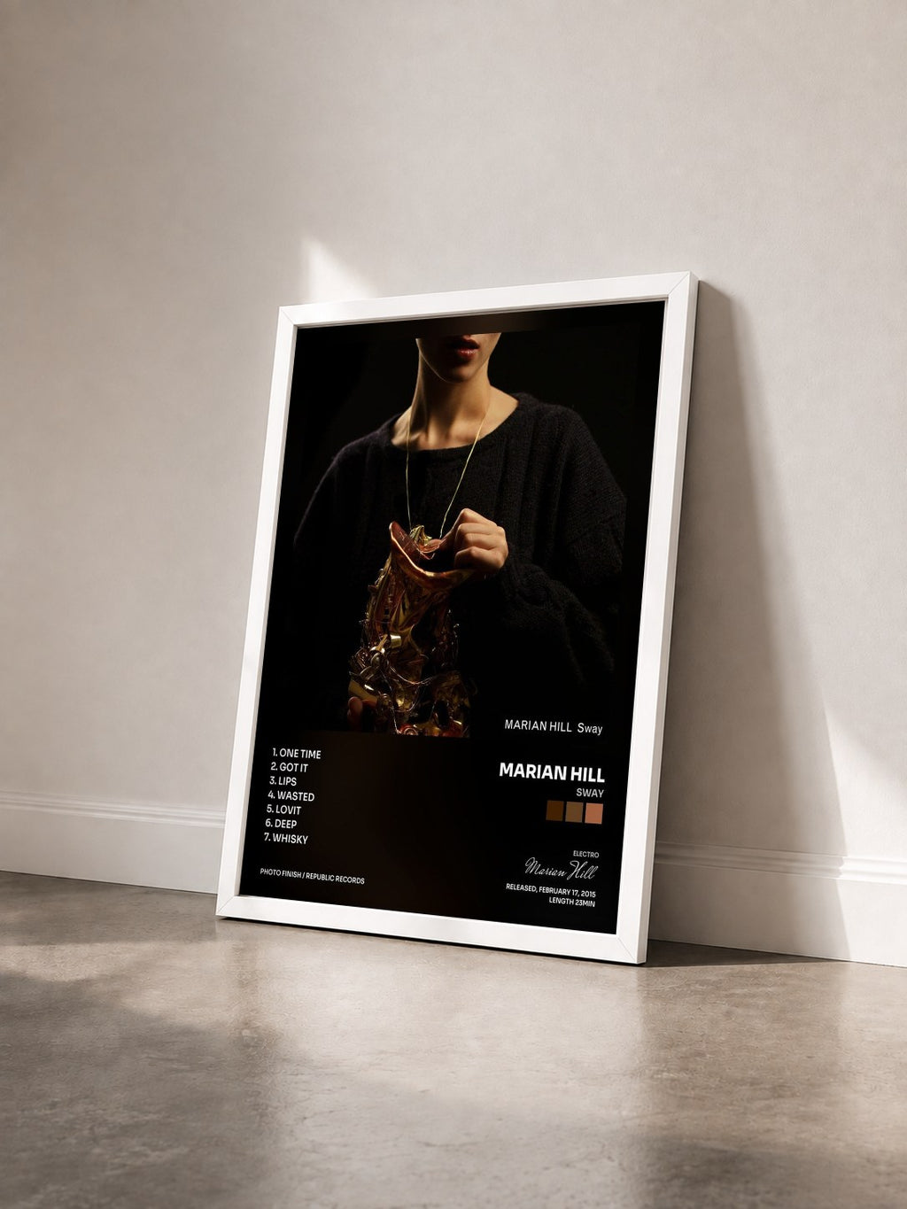 #blanc Tableau de l'album Sway de Marian Hill vu de trois quarts, cadre blanc