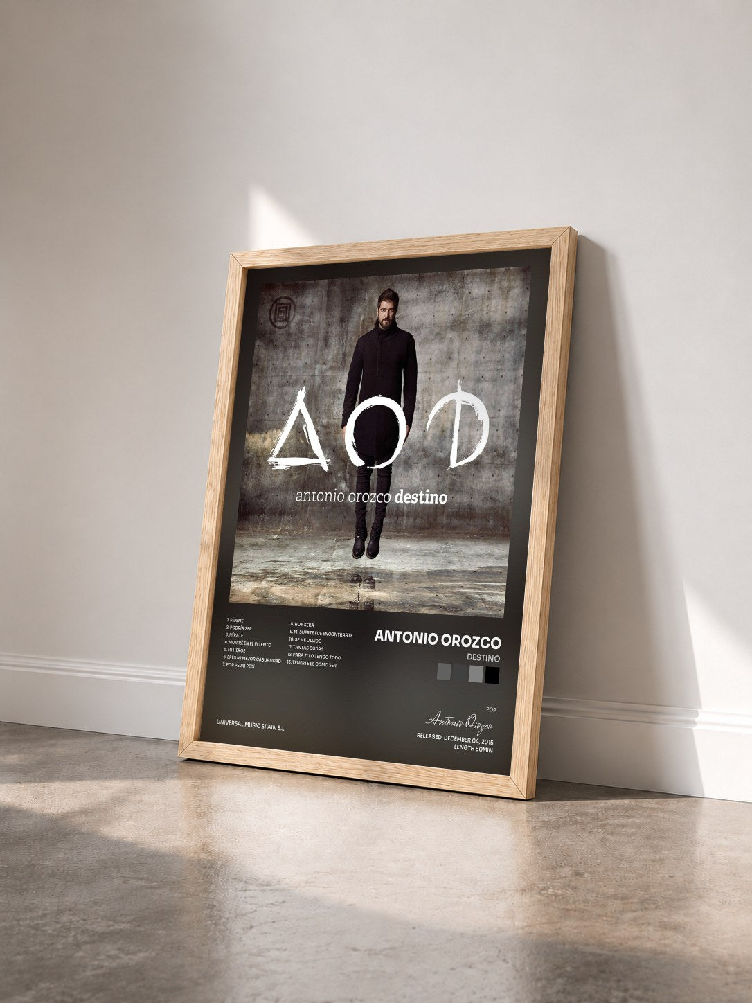#bois Tableau de l'album Destino de Antonio Orozco vu de trois quarts, cadre en bois brut