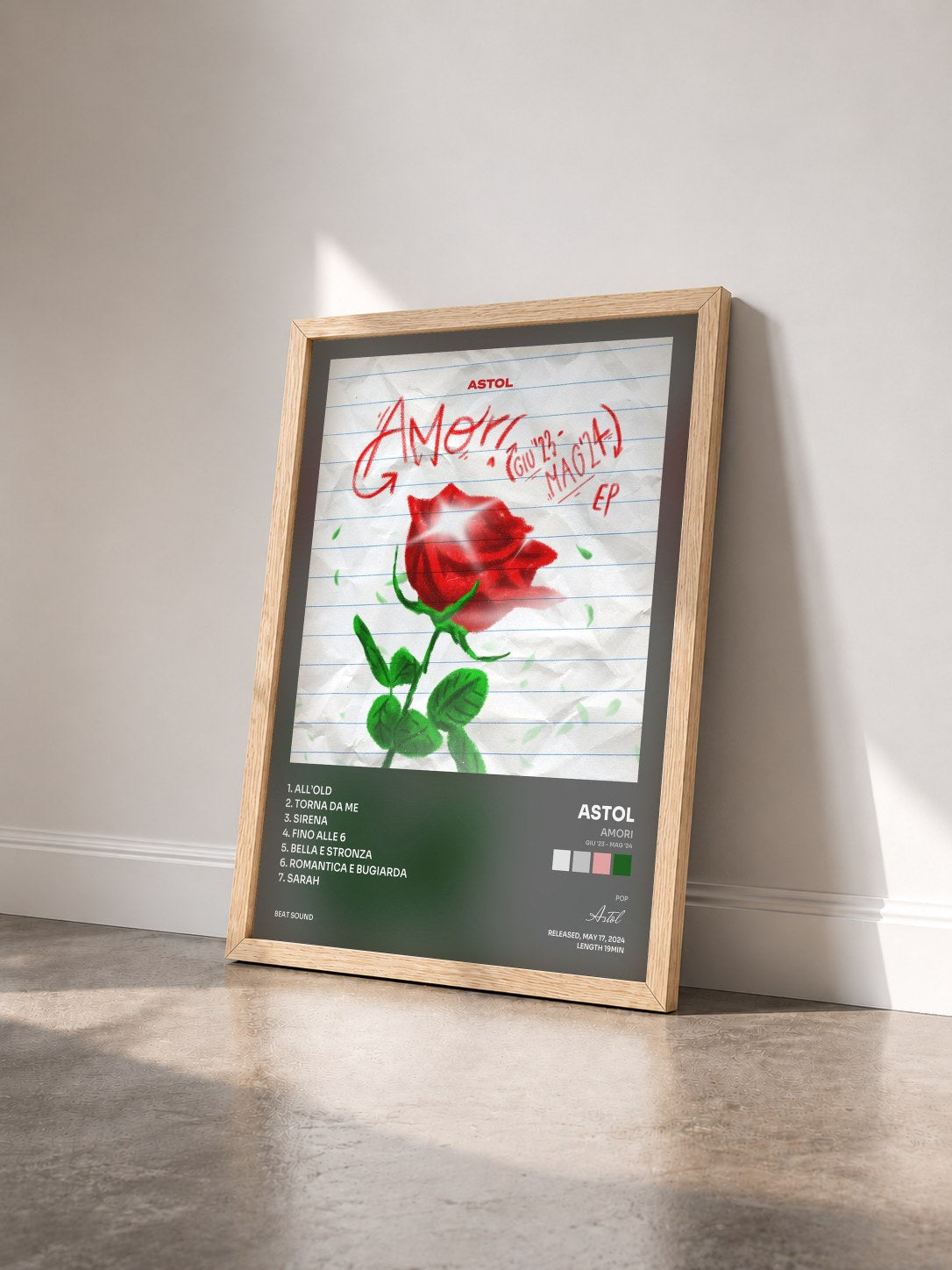 #bois Tableau de l'album AMORI (giu ‘23 - mag ‘24) de Astol vu de trois quarts, cadre en bois brut