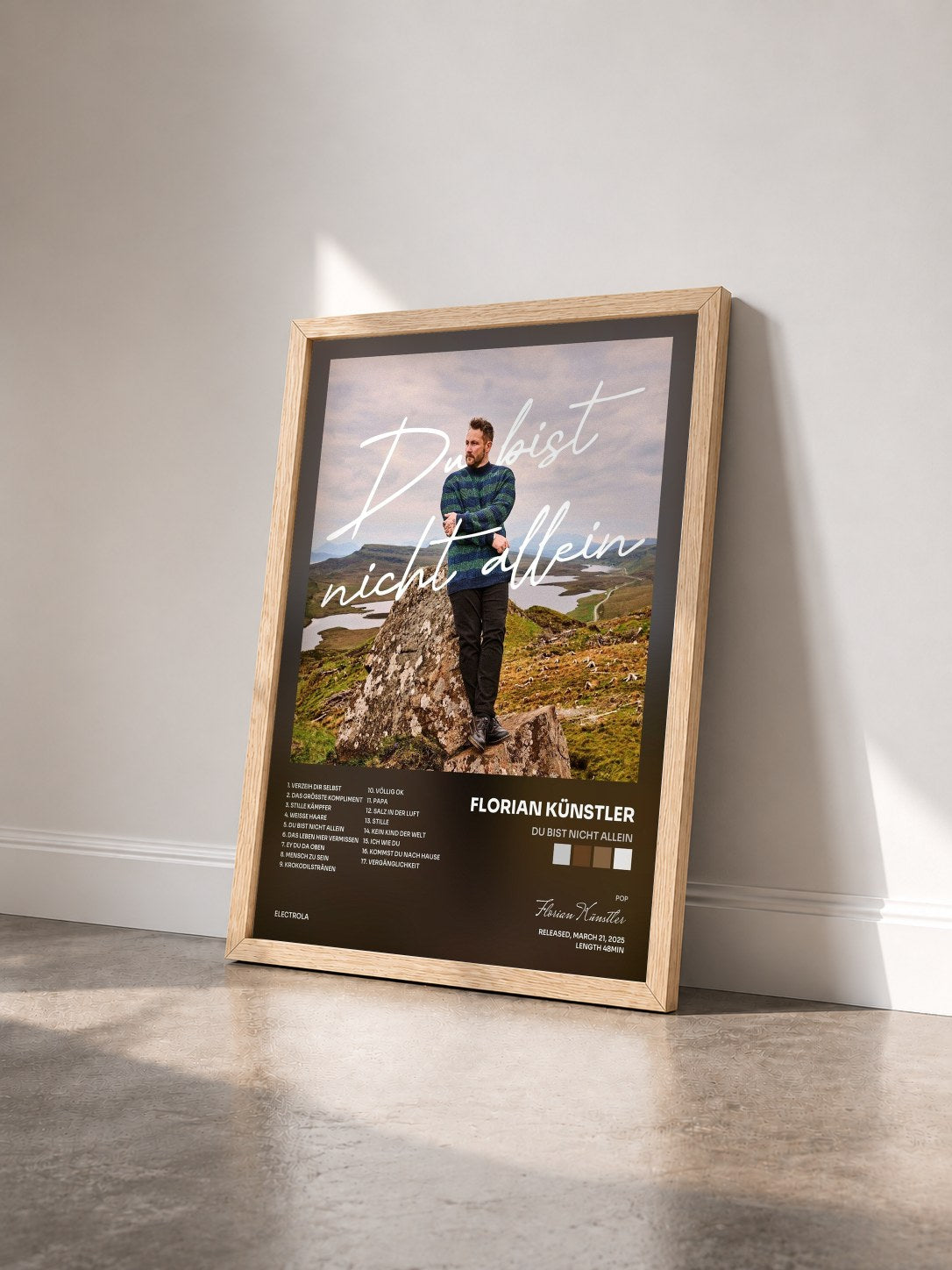 #bois Tableau de l'album Du bist nicht allein de Florian Künstler vu de trois quarts, cadre en bois brut
