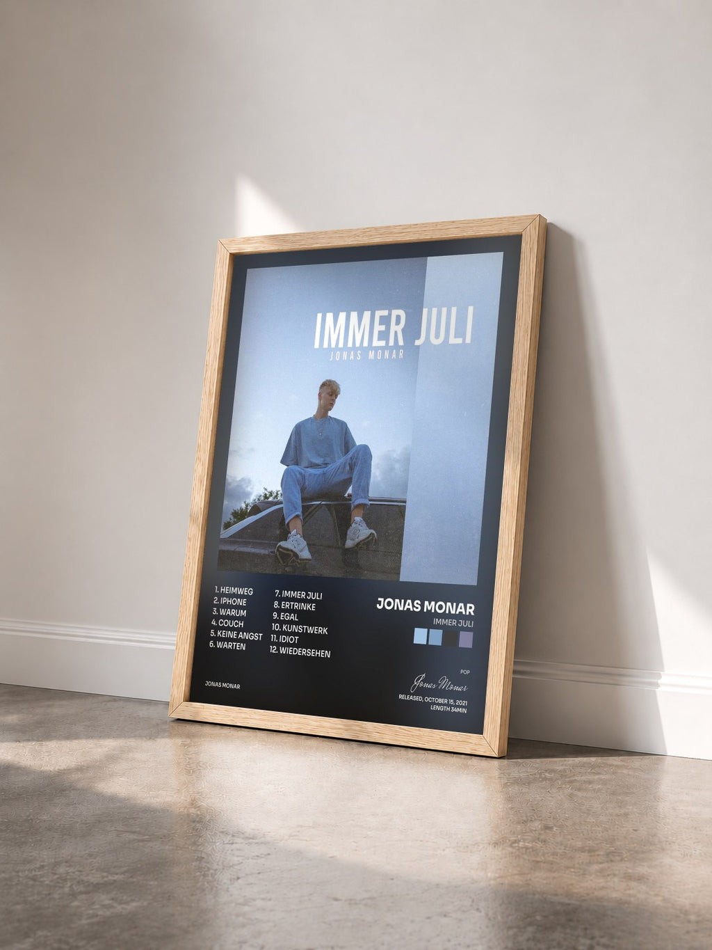#bois Tableau de l'album Immer Juli de Jonas Monar vu de trois quarts, cadre en bois brut