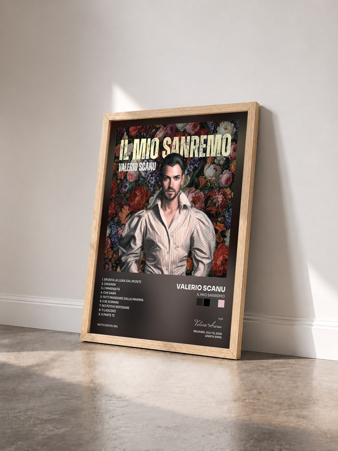 #bois Tableau de l'album Il Mio Sanremo de Valerio Scanu vu de trois quarts, cadre en bois brut