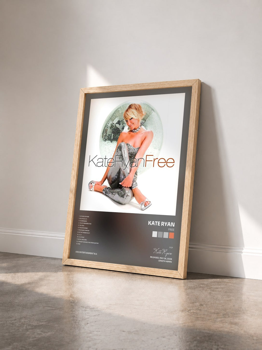 #bois Tableau de l'album Free de Kate Ryan vu de trois quarts, cadre en bois brut