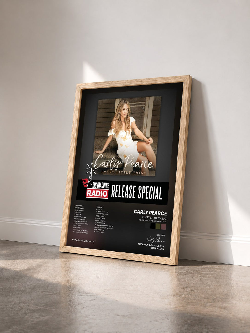 #bois Tableau de l'album Every Little Thing (Big Machine Radio Release Special) de Carly Pearce vu de trois quarts, cadre en bois brut