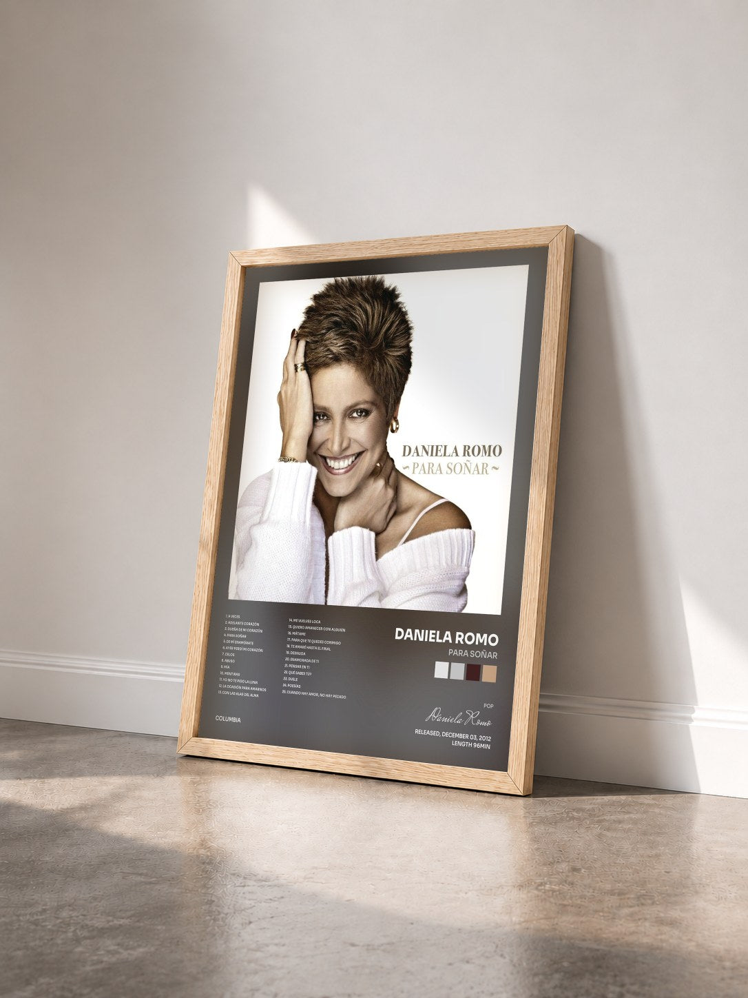 #bois Tableau de l'album Para Soñar de Daniela Romo vu de trois quarts, cadre en bois brut