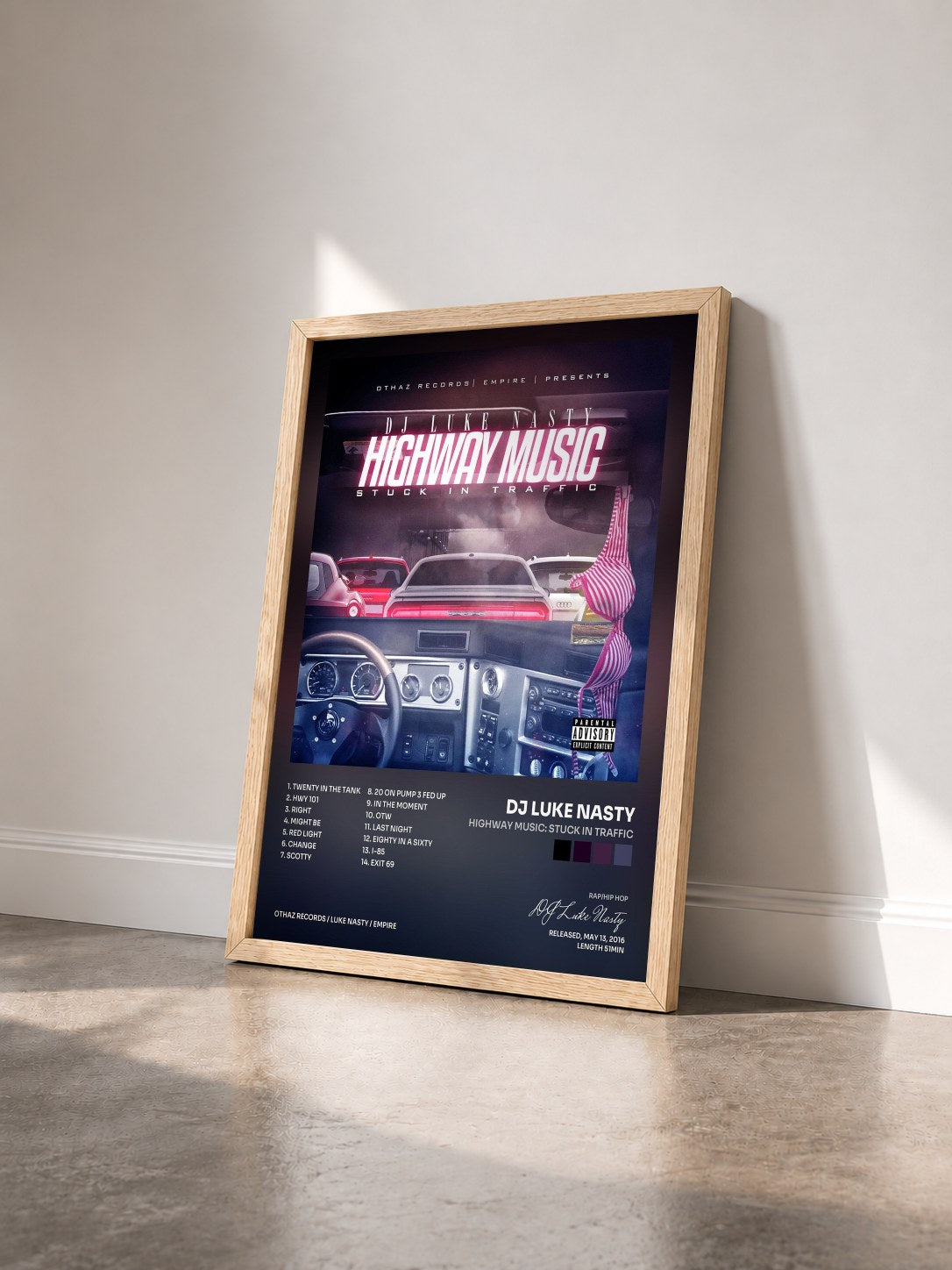 #bois Tableau de l'album Highway Music: Stuck In Traffic de DJ Luke Nasty vu de trois quarts, cadre en bois brut