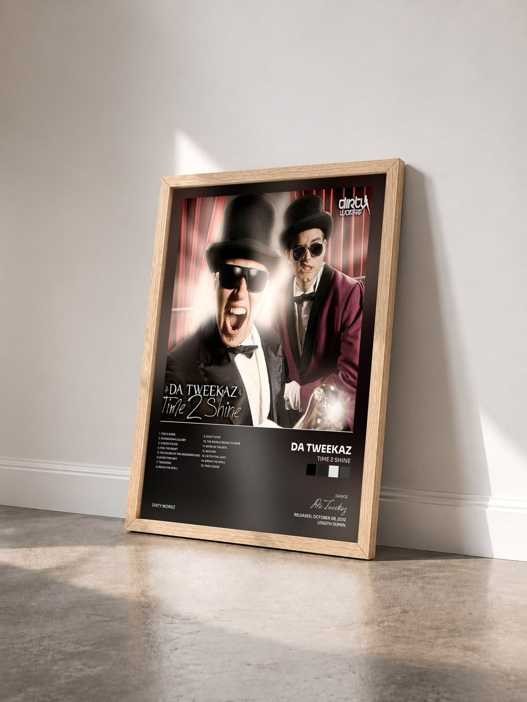 #bois Tableau de l'album Time 2 Shine de Da Tweekaz vu de trois quarts, cadre en bois brut