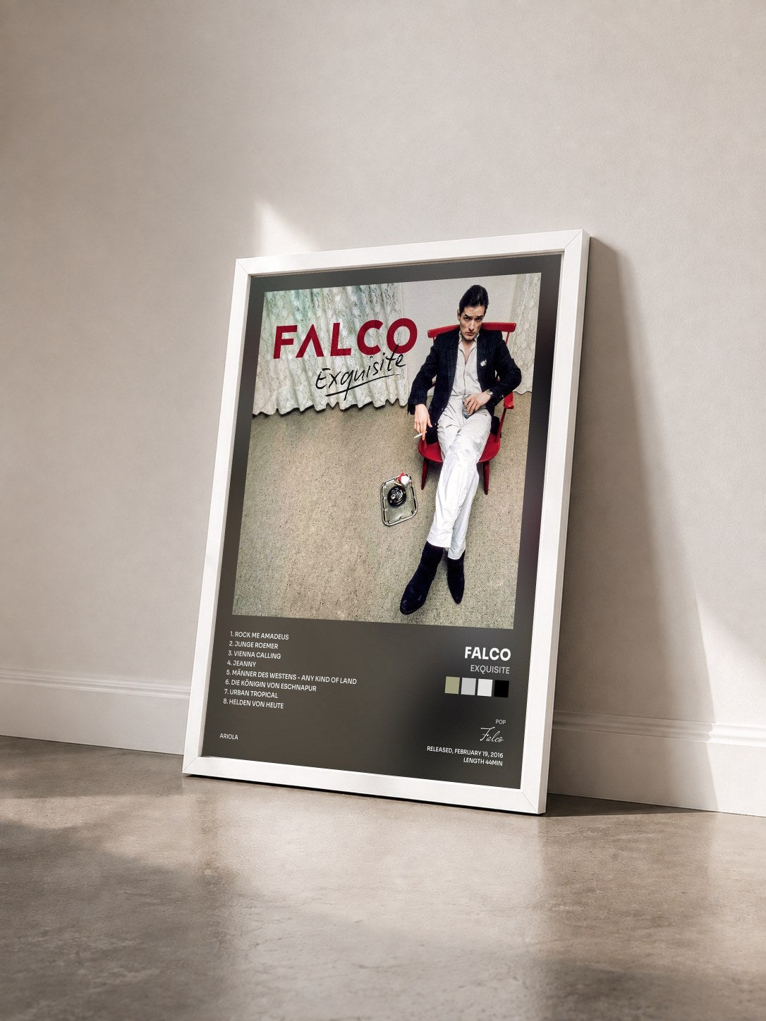 #blanc Tableau de l'album Exquisite de Falco vu de trois quarts, cadre blanc