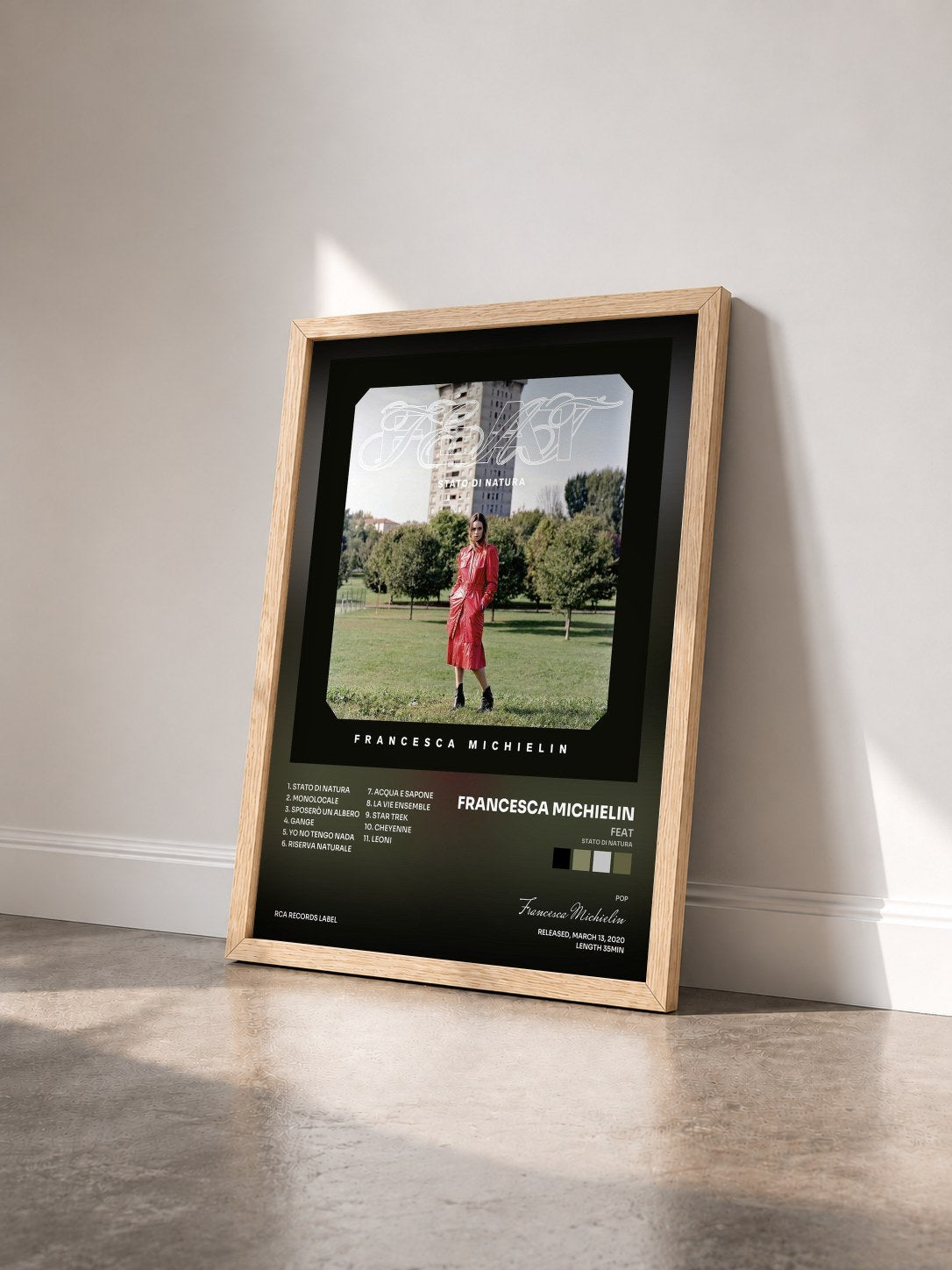 #bois Tableau de l'album FEAT (Stato di Natura) de Francesca Michielin vu de trois quarts, cadre en bois brut