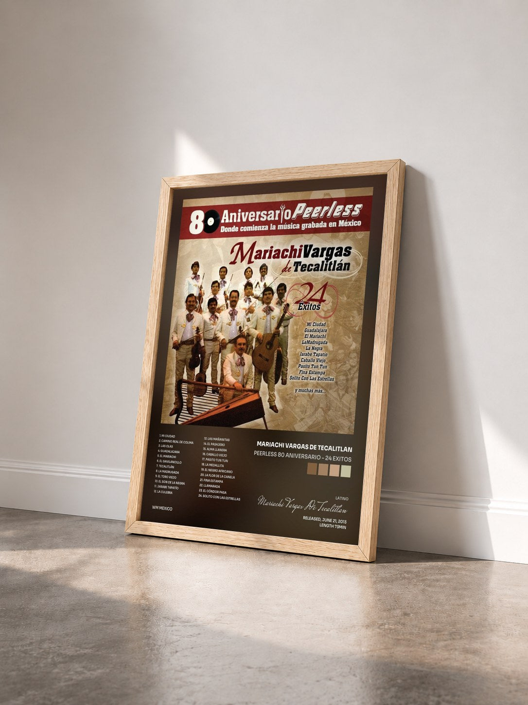 #bois Tableau de l'album Peerless 80 Aniversario - 24 Exitos de Mariachi Vargas De Tecalitlan vu de trois quarts, cadre en bois brut