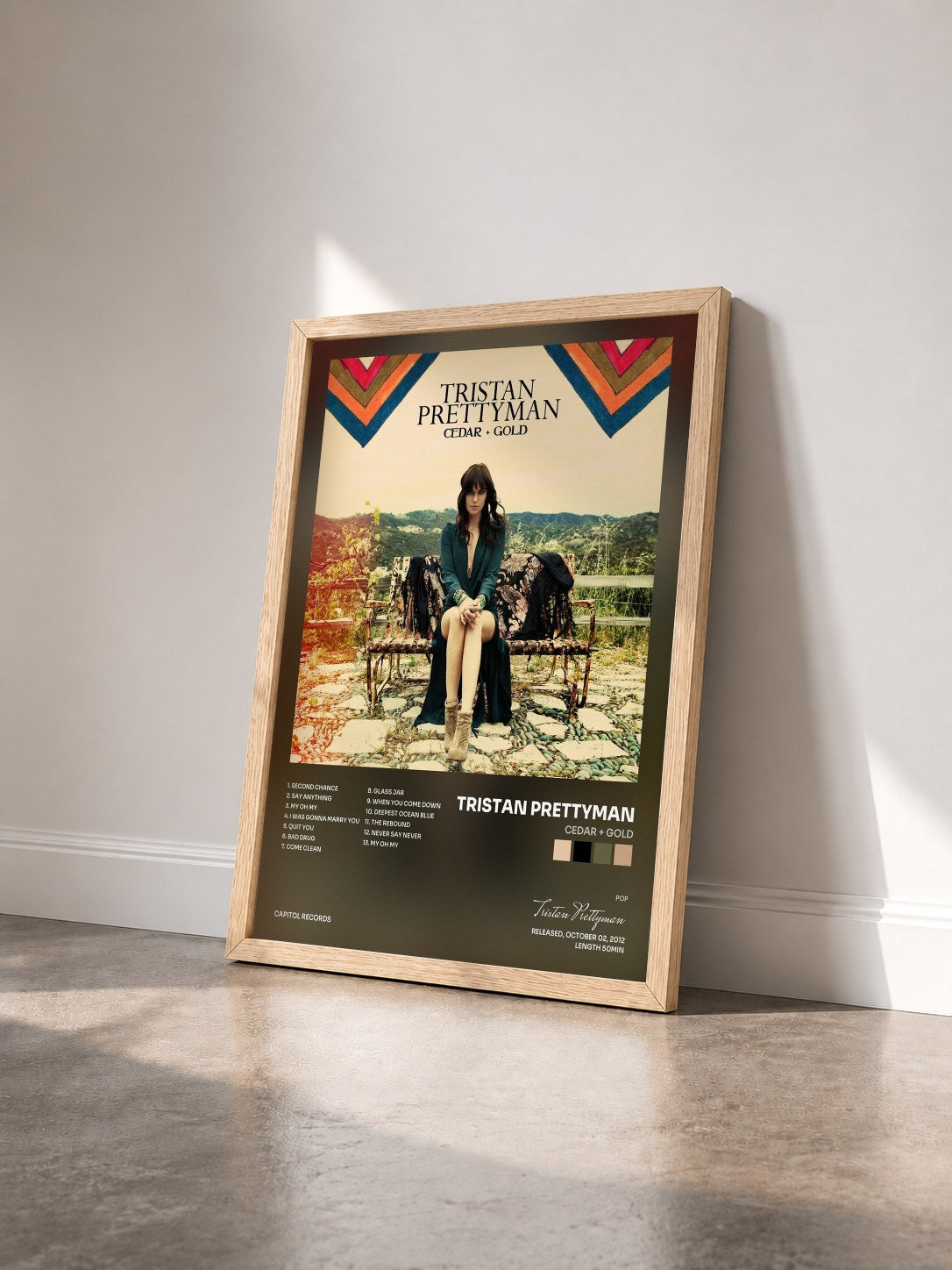 #bois Tableau de l'album Cedar + Gold de Tristan Prettyman vu de trois quarts, cadre en bois brut