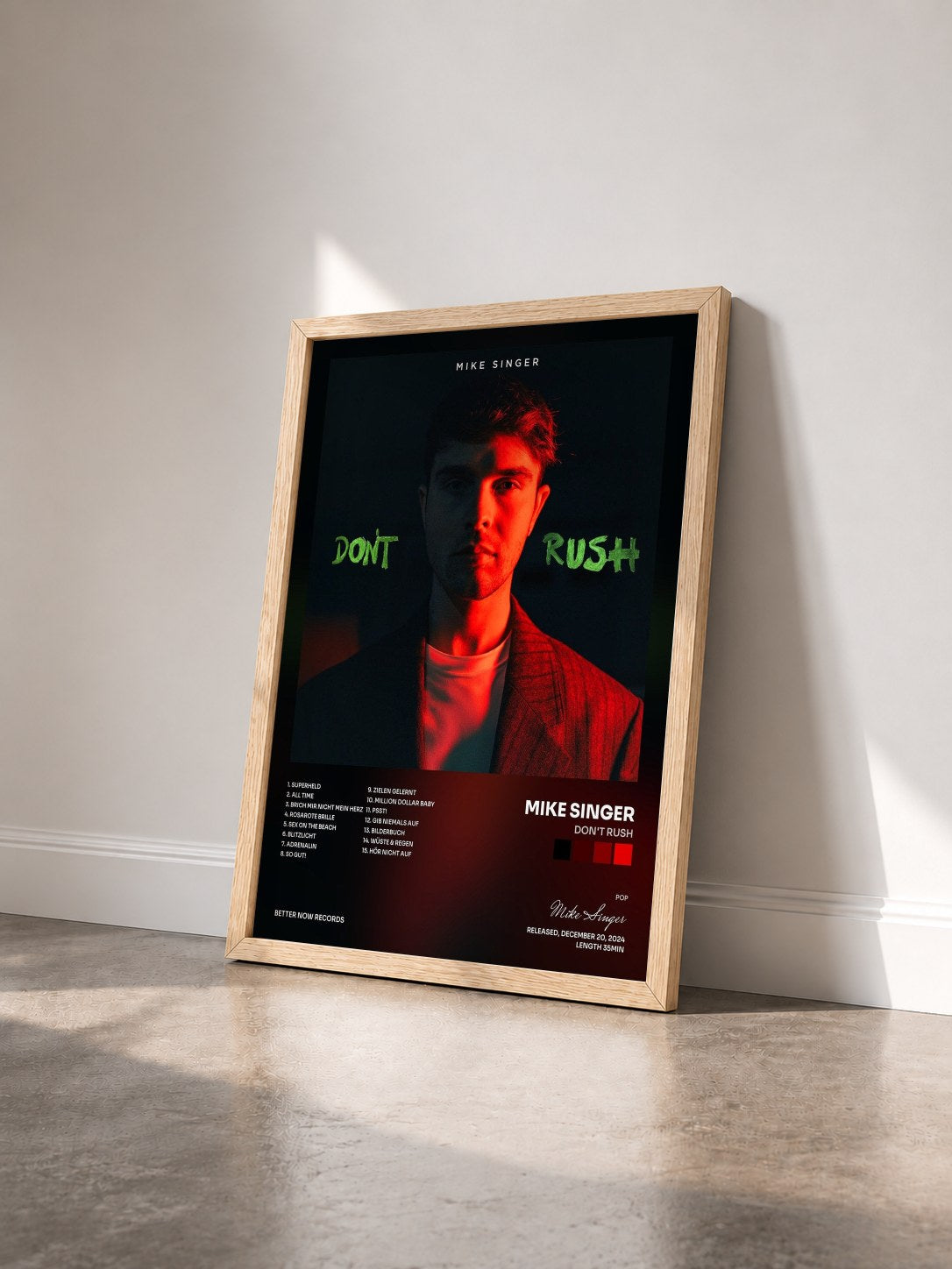 #bois Tableau de l'album Don't Rush de Mike Singer vu de trois quarts, cadre en bois brut