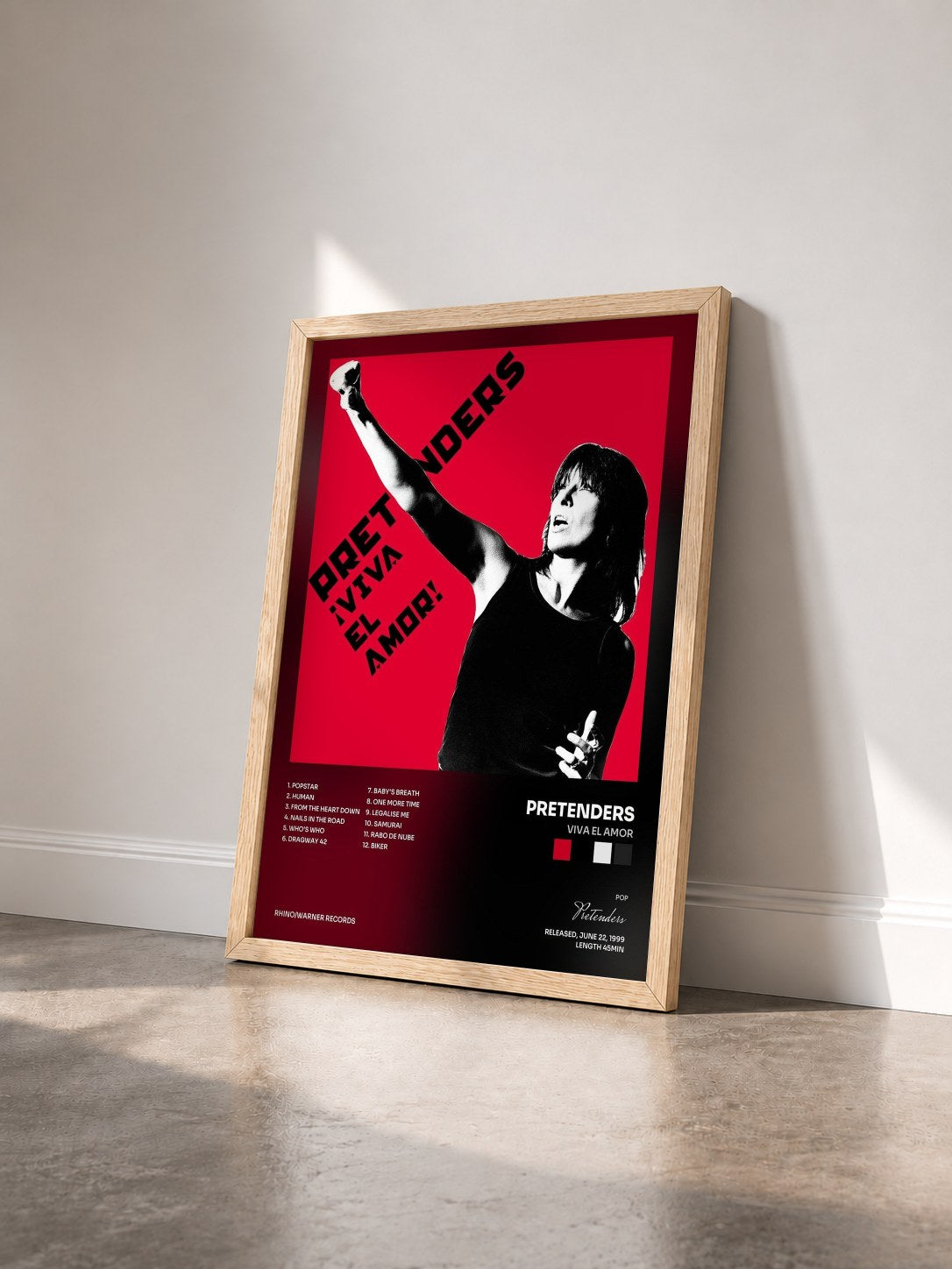 #bois Tableau de l'album Viva El Amor de Pretenders vu de trois quarts, cadre en bois brut
