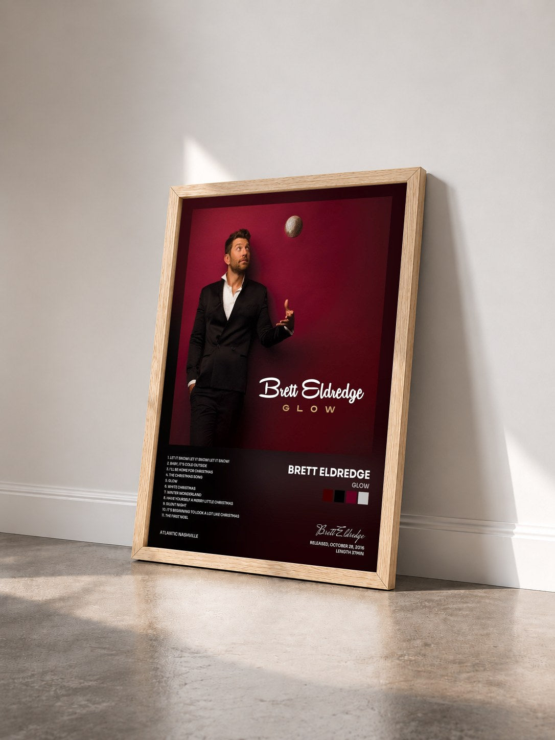 #bois Tableau de l'album Glow de Brett Eldredge vu de trois quarts, cadre en bois brut