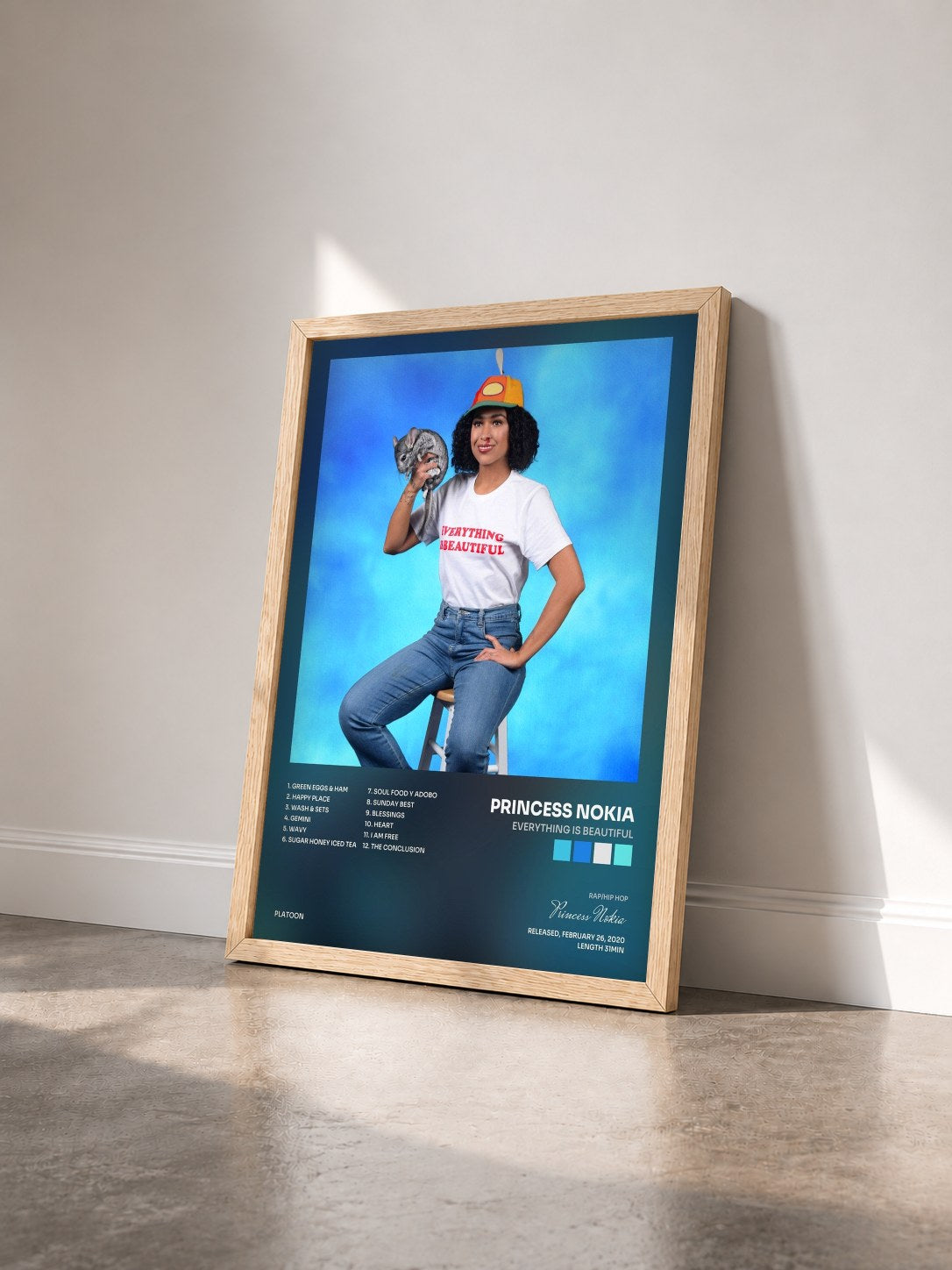 #bois Tableau de l'album Everything is Beautiful de Princess Nokia vu de trois quarts, cadre en bois brut