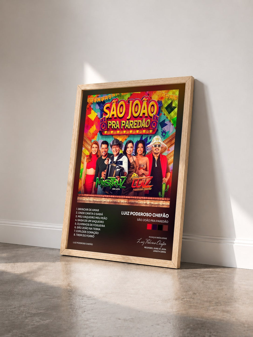 #bois Tableau de l'album São João pra Paredão de Luiz Poderoso Chefão vu de trois quarts, cadre en bois brut