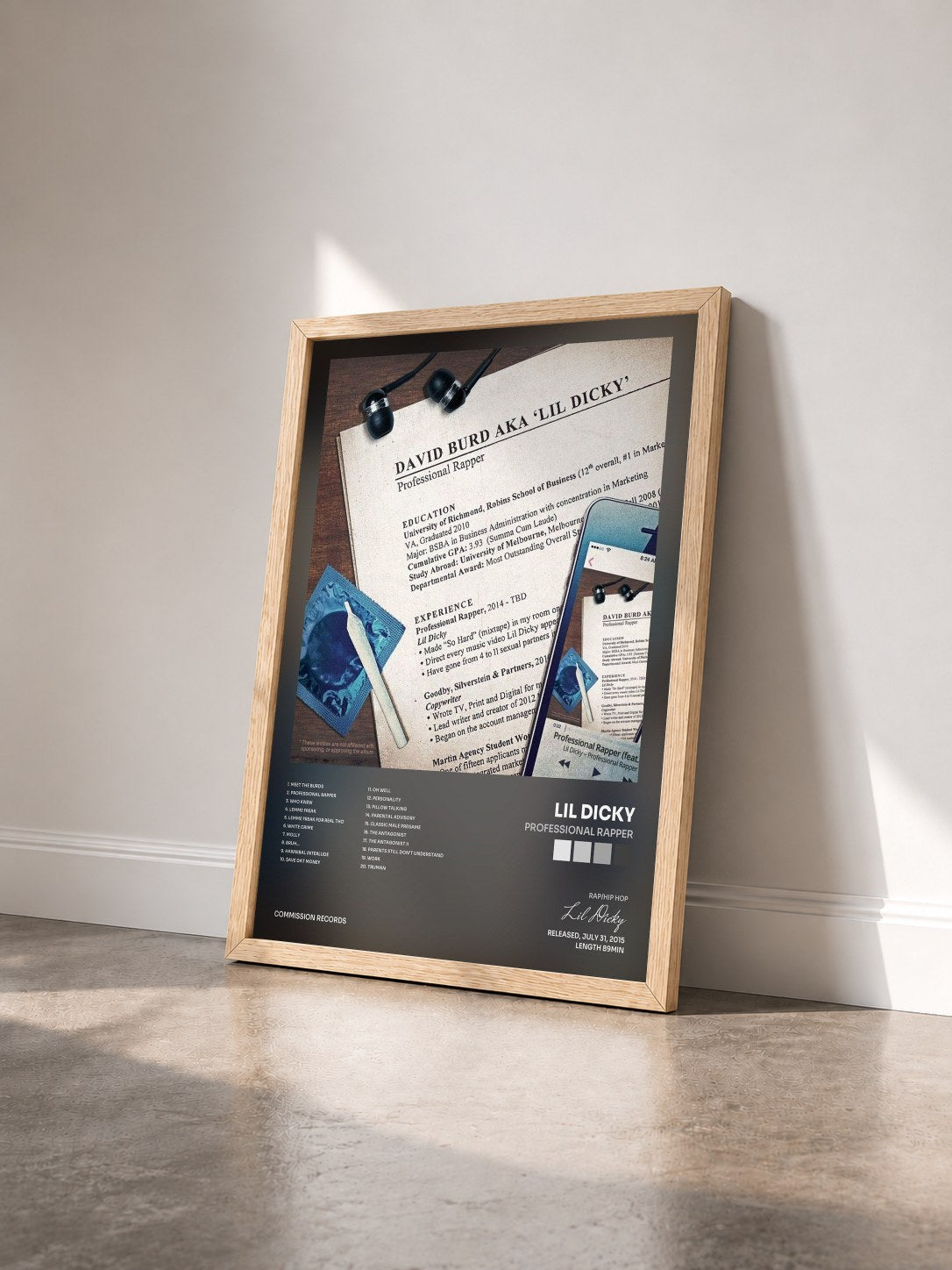 #bois Tableau de l'album Professional Rapper de Lil Dicky vu de trois quarts, cadre en bois brut