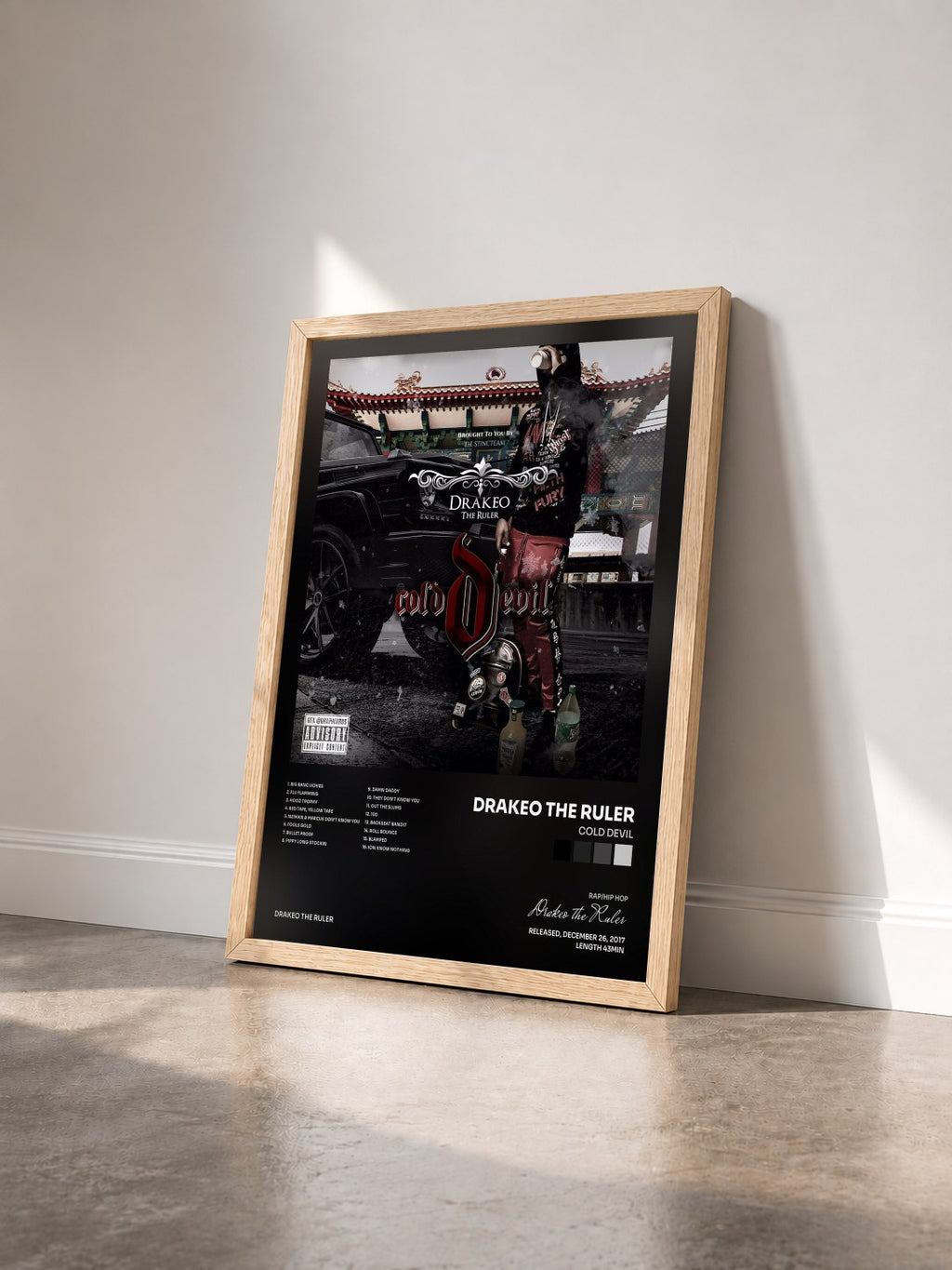 #bois Tableau de l'album Cold Devil de Drakeo the Ruler vu de trois quarts, cadre en bois brut