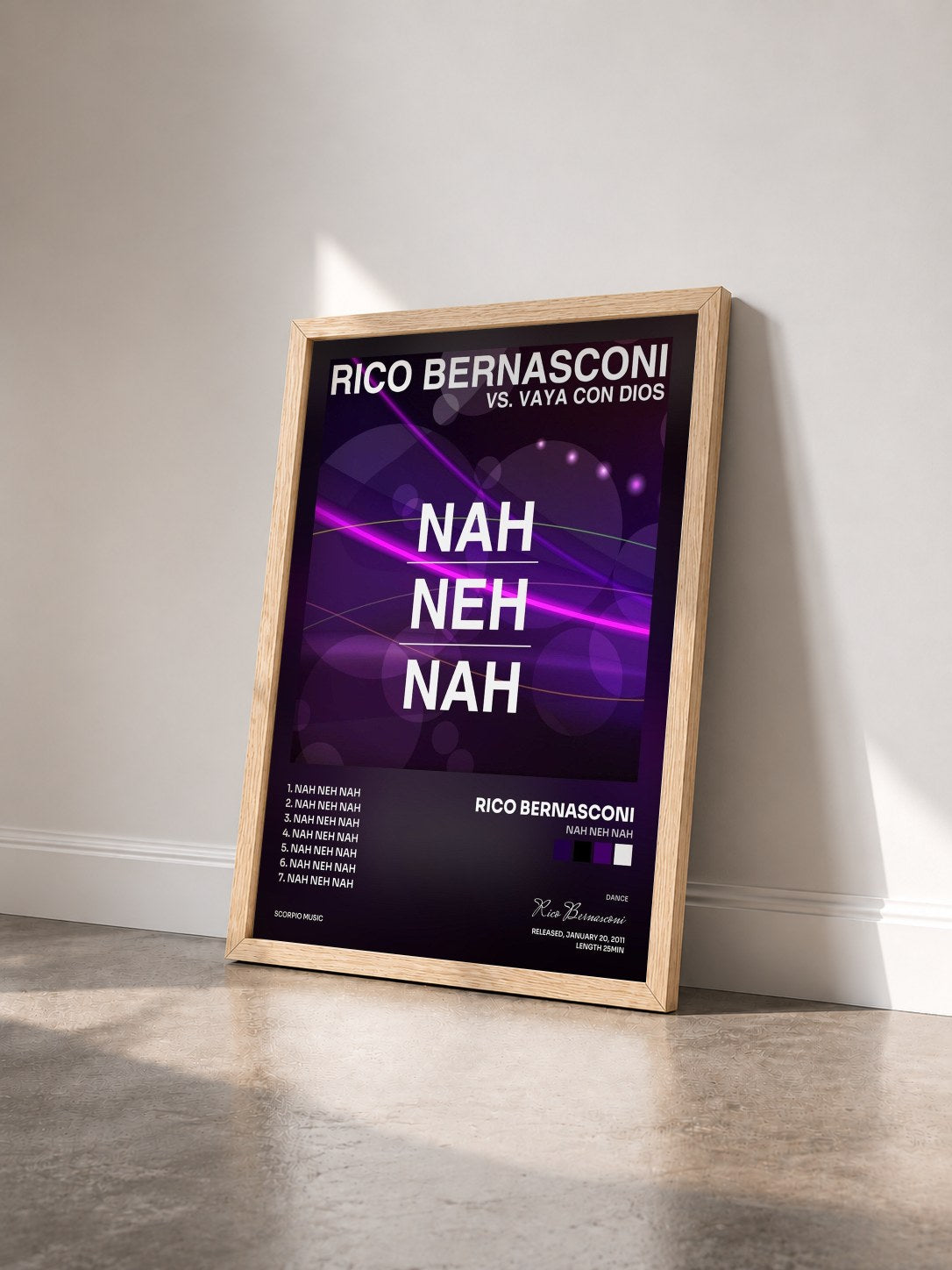 #bois Tableau de l'album Nah Neh Nah de Rico Bernasconi vu de trois quarts, cadre en bois brut