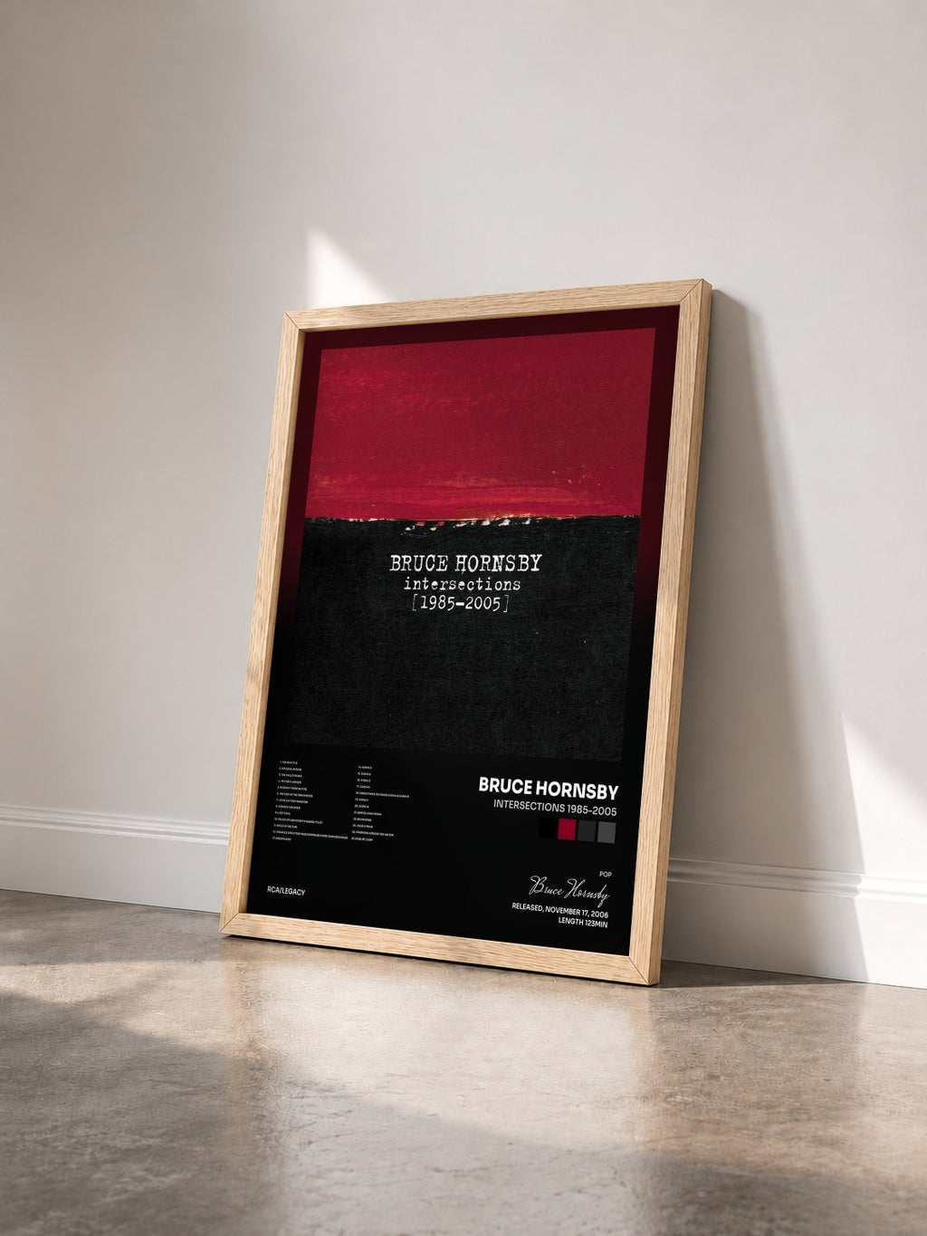 #bois Tableau de l'album Intersections 1985-2005 de Bruce Hornsby vu de trois quarts, cadre en bois brut