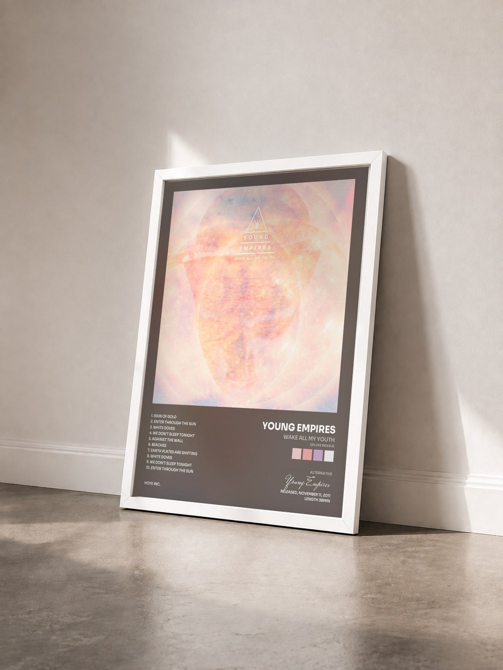 #blanc Tableau de l'album Wake All My Youth (Deluxe Reissue) de Young Empires vu de trois quarts, cadre blanc