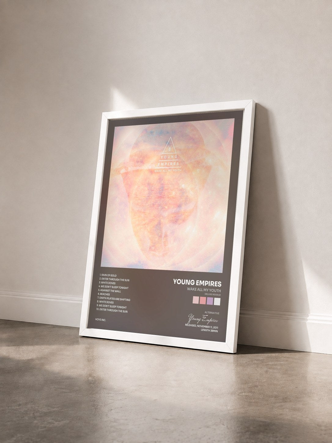#blanc Tableau de l'album Wake All My Youth (Deluxe Reissue) de Young Empires vu de trois quarts, cadre blanc