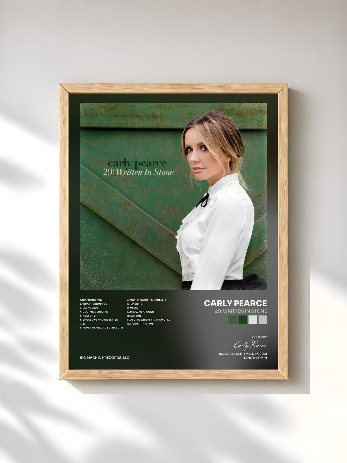 #bois Tableau de l'album 29: Written In Stone de Carly Pearce, cadre en bois brut, imprimé et encadré en France