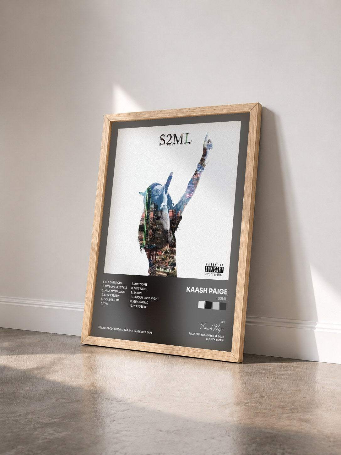 #bois Tableau de l'album S2ML de Kaash Paige vu de trois quarts, cadre en bois brut
