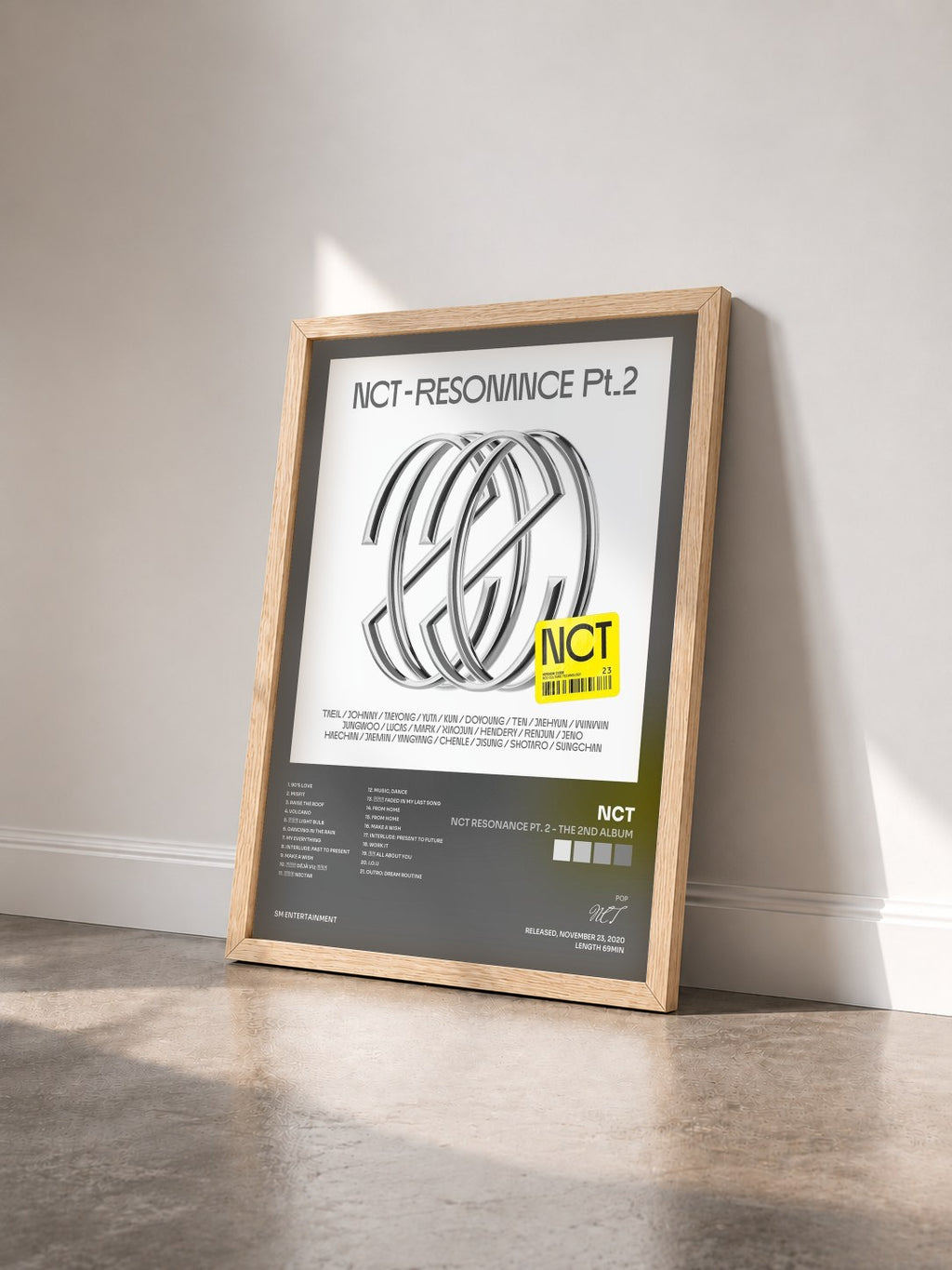 #bois Tableau de l'album NCT RESONANCE Pt. 2 - The 2nd Album de NCT vu de trois quarts, cadre en bois brut