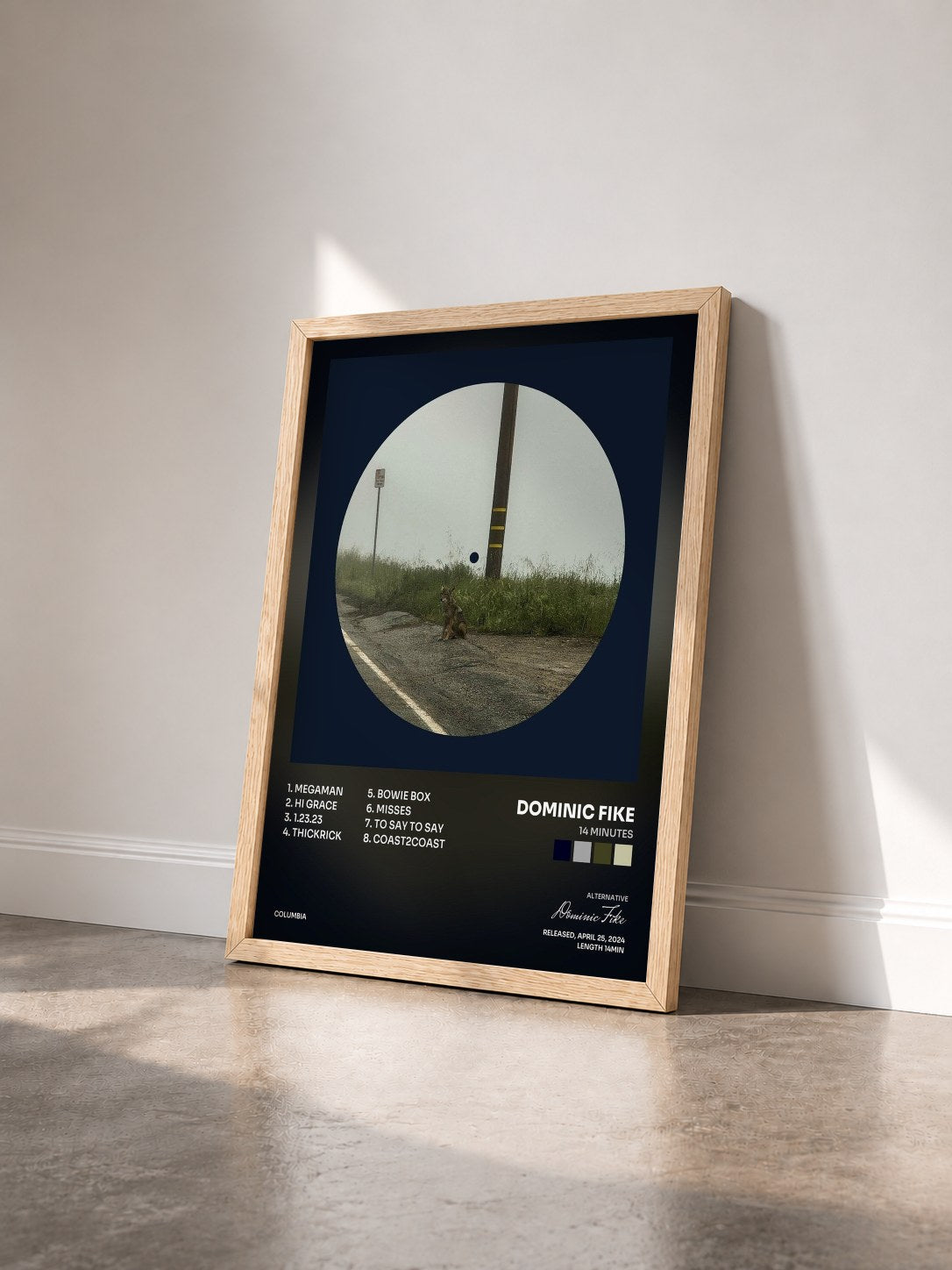 #bois Tableau de l'album 14 minutes de Dominic Fike vu de trois quarts, cadre en bois brut