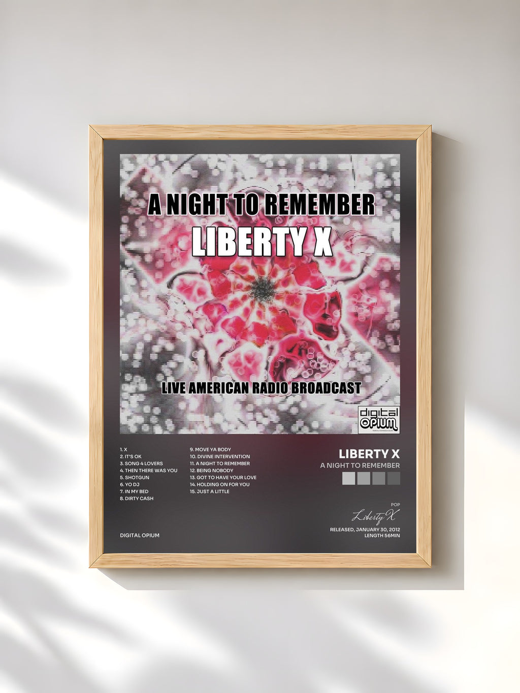 #bois Tableau de l'album A Night To Remember de Liberty X, cadre en bois brut, imprimé et encadré en France