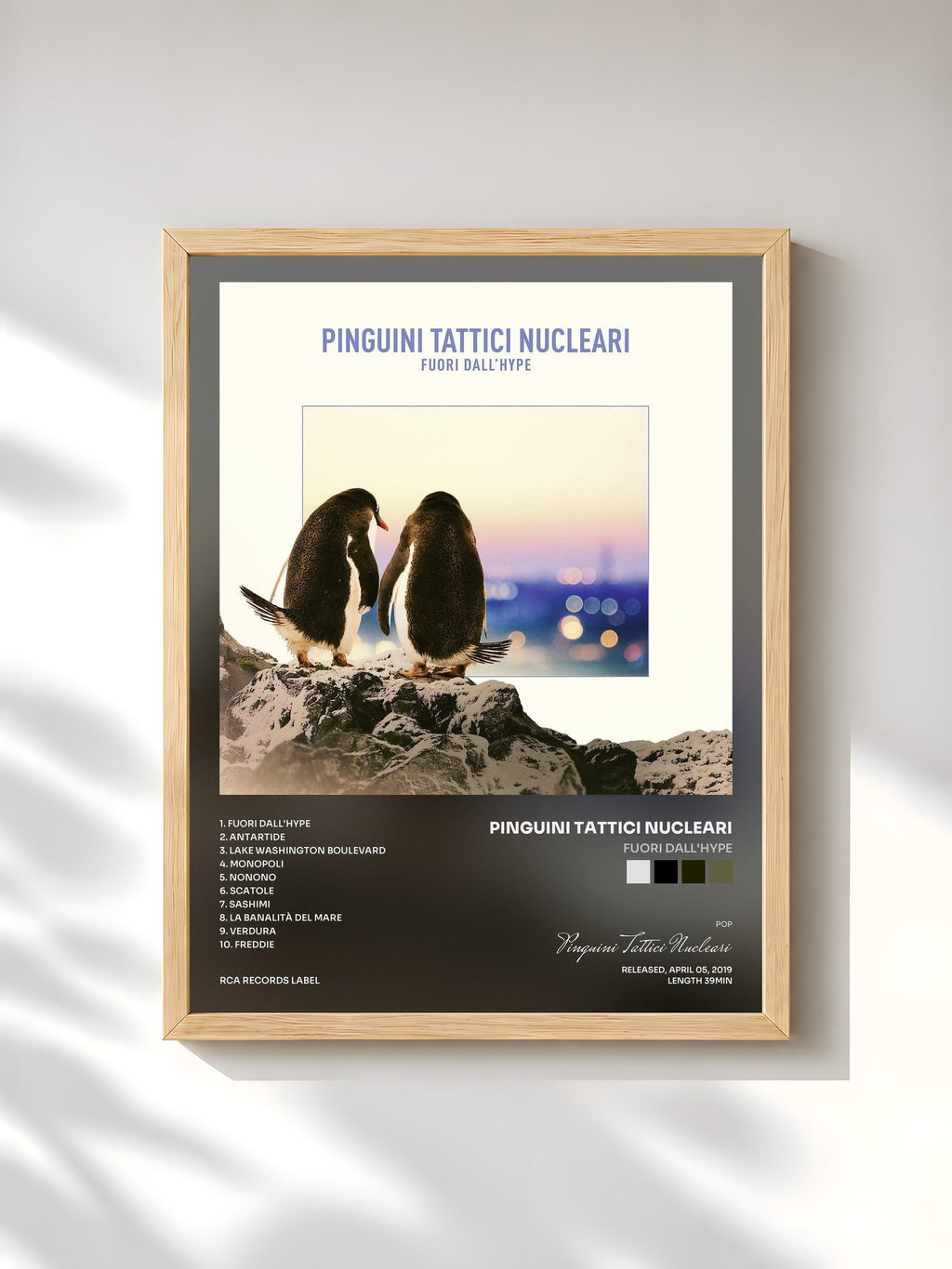 #bois Tableau de l'album Fuori dall'Hype de Pinguini Tattici Nucleari, cadre en bois brut, imprimé et encadré en France