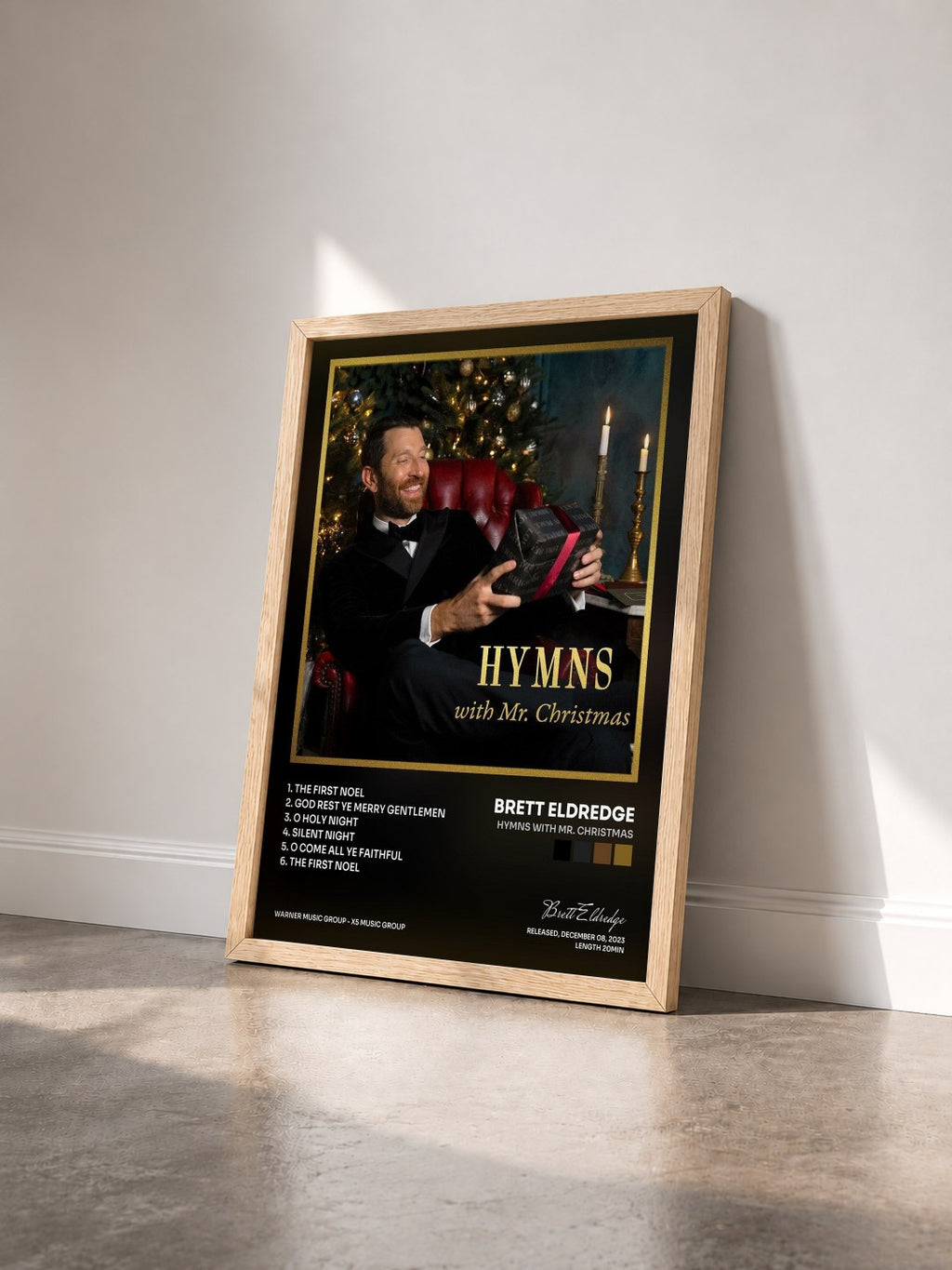 #bois Tableau de l'album Hymns with Mr. Christmas de Brett Eldredge vu de trois quarts, cadre en bois brut