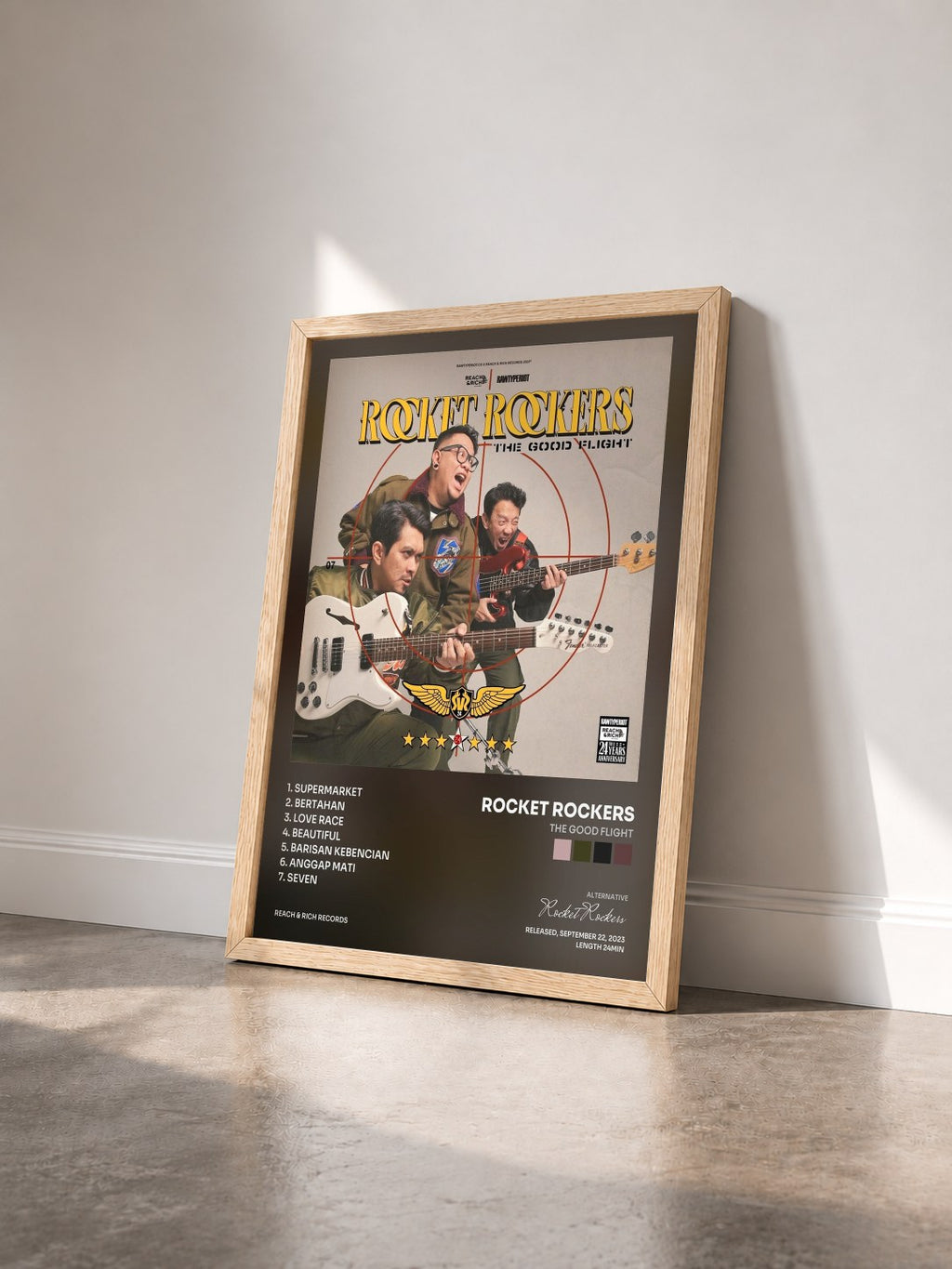 #bois Tableau de l'album The Good Flight de Rocket Rockers vu de trois quarts, cadre en bois brut