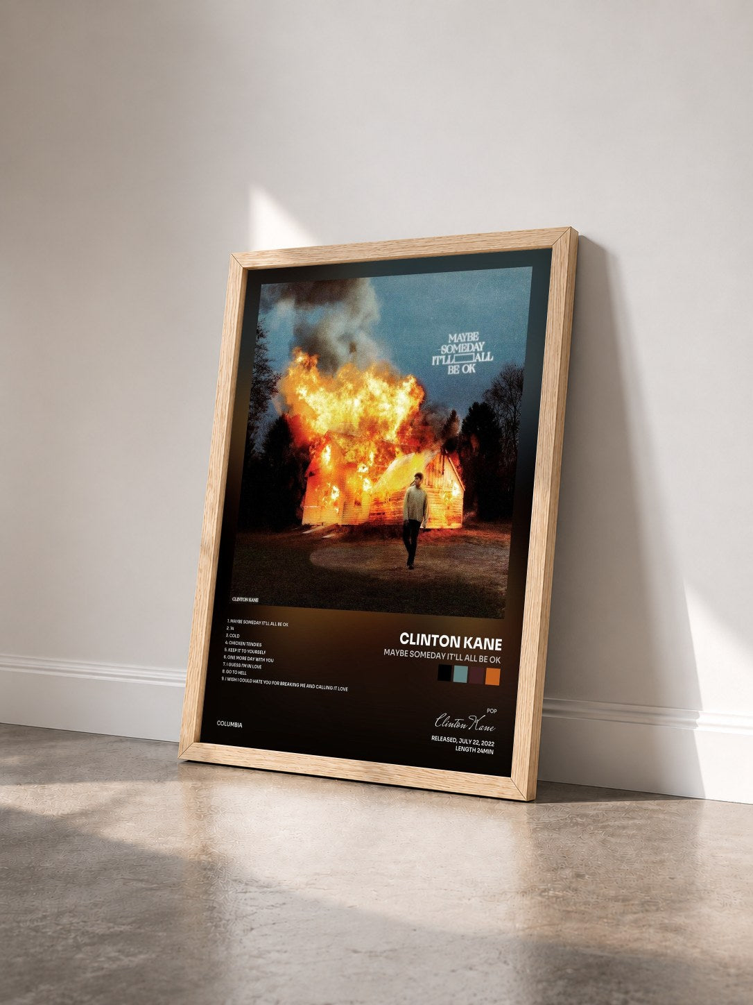 #bois Tableau de l'album MAYBE SOMEDAY IT'LL ALL BE OK de Clinton Kane vu de trois quarts, cadre en bois brut
