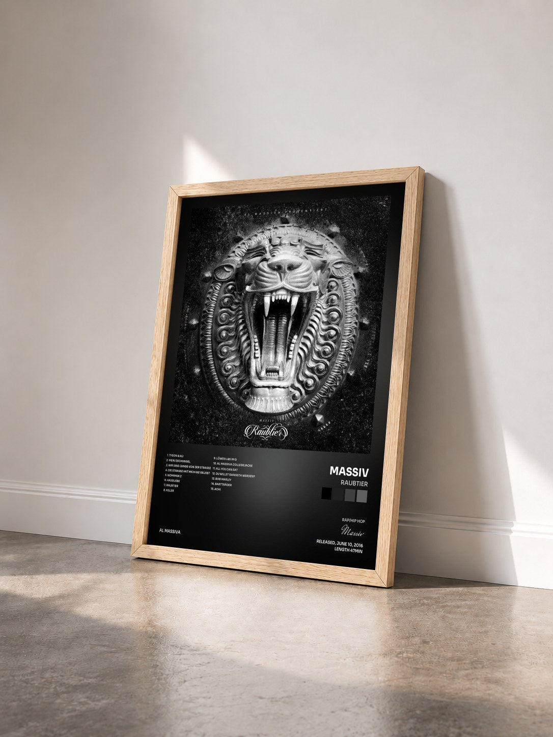 #bois Tableau de l'album Raubtier de Massiv vu de trois quarts, cadre en bois brut