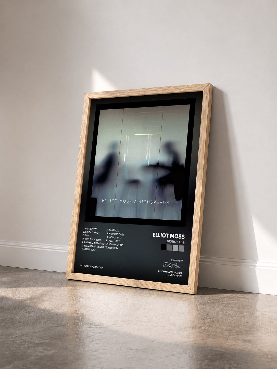 #bois Tableau de l'album Highspeeds de Elliot Moss vu de trois quarts, cadre en bois brut