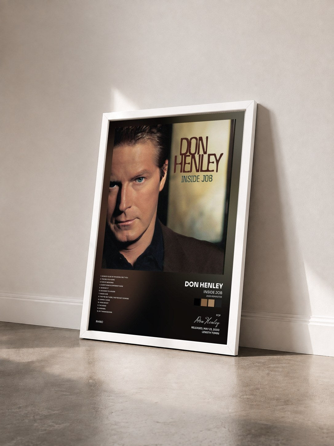 #blanc Tableau de l'album Inside Job (2025 Remaster) de Don Henley vu de trois quarts, cadre blanc