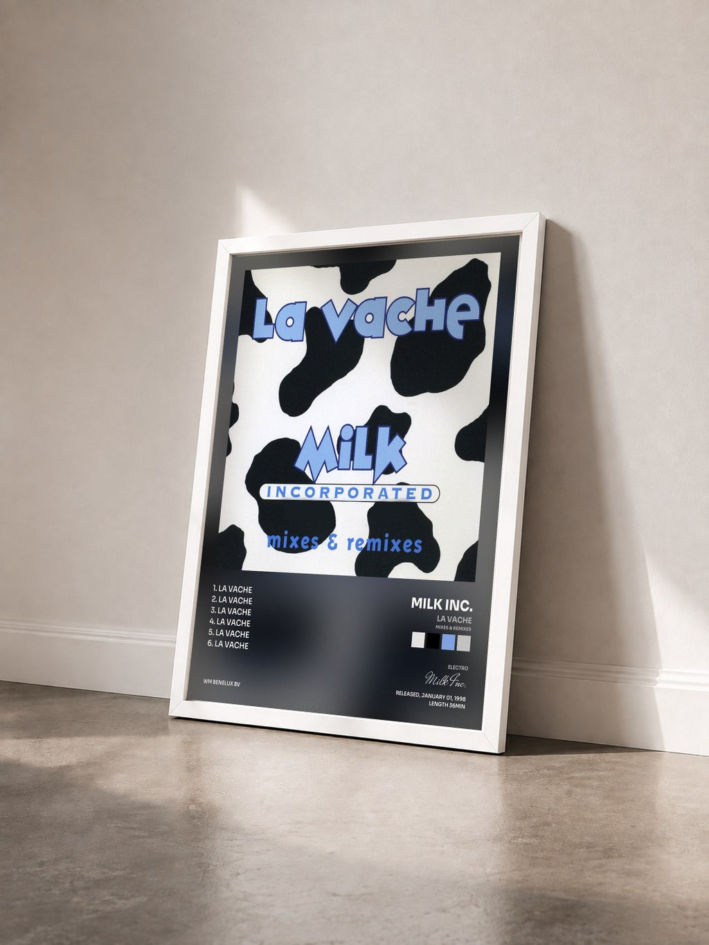 #blanc Tableau de l'album La Vache (Mixes & Remixes) de Milk Inc. vu de trois quarts, cadre blanc