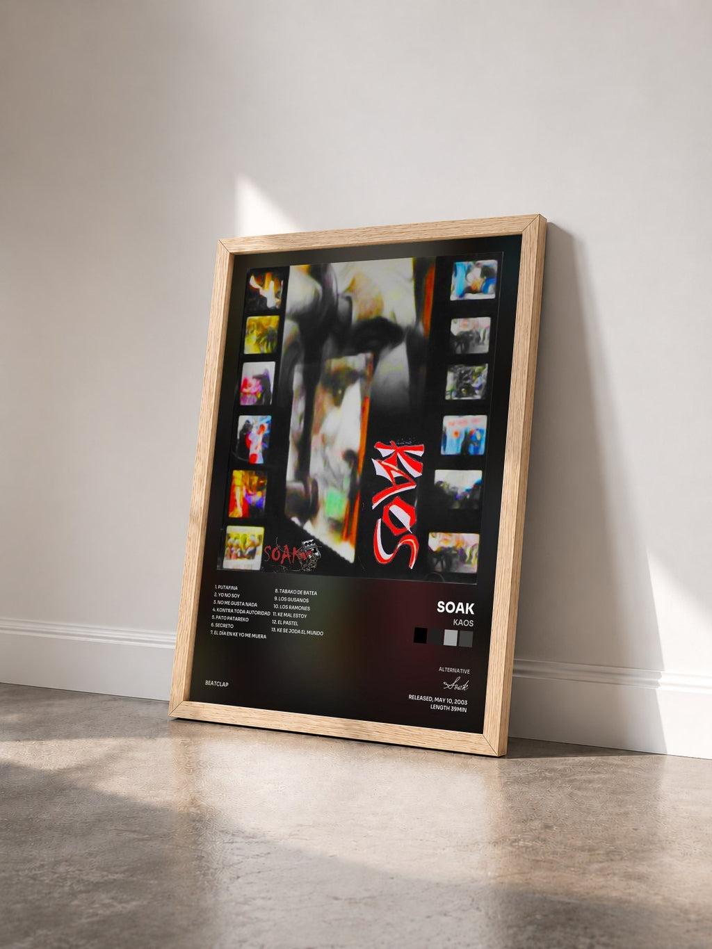 #bois Tableau de l'album Kaos de Soak vu de trois quarts, cadre en bois brut