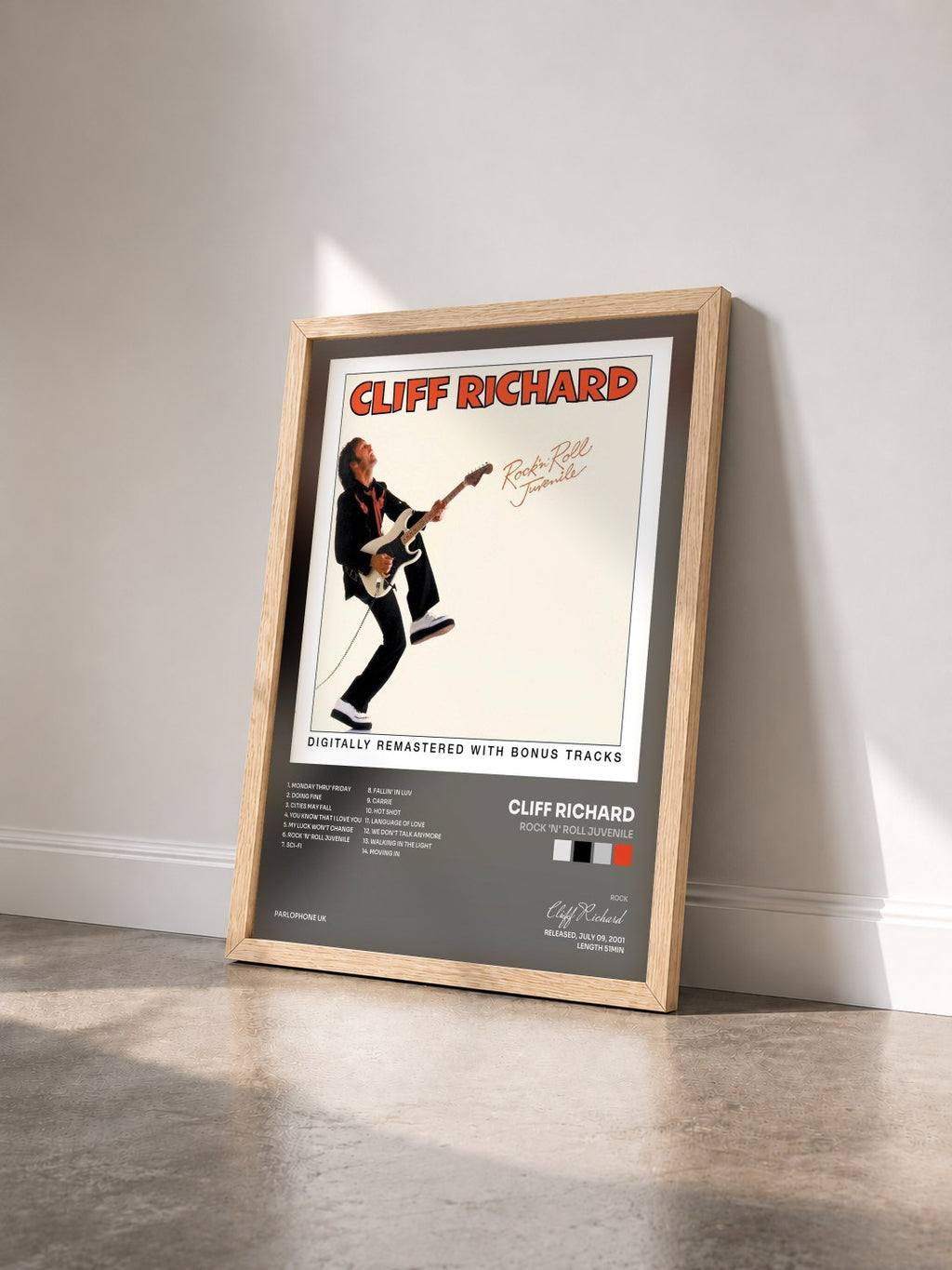 #bois Tableau de l'album Rock 'n' Roll Juvenile de Cliff Richard vu de trois quarts, cadre en bois brut