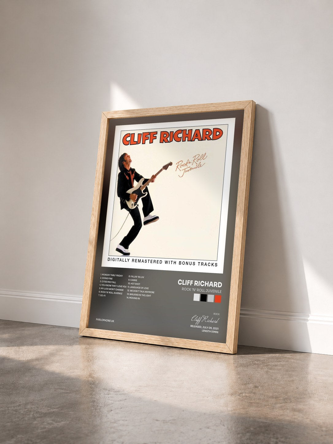 #bois Tableau de l'album Rock 'n' Roll Juvenile de Cliff Richard vu de trois quarts, cadre en bois brut