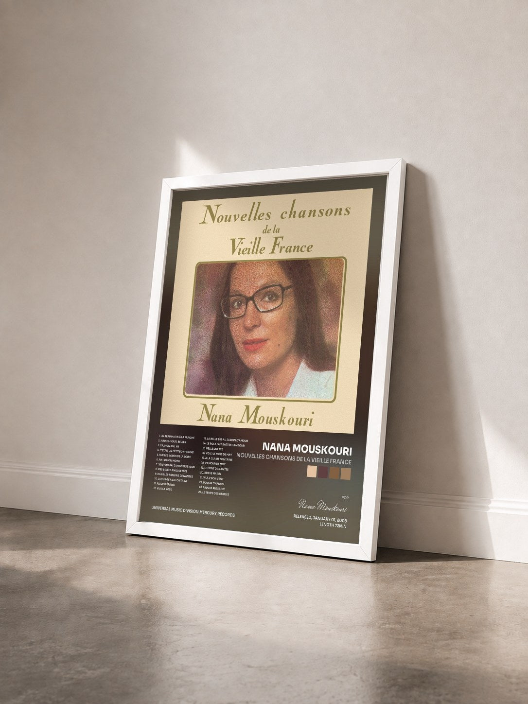 #blanc Tableau de l'album Nouvelles chansons de la vieille France de Nana Mouskouri vu de trois quarts, cadre blanc