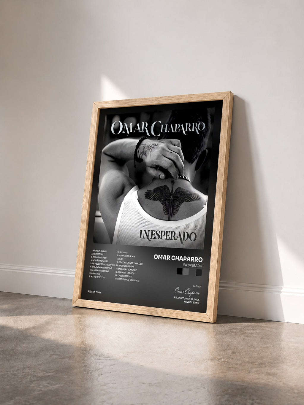 #bois Tableau de l'album Inesperado de Omar Chaparro vu de trois quarts, cadre en bois brut