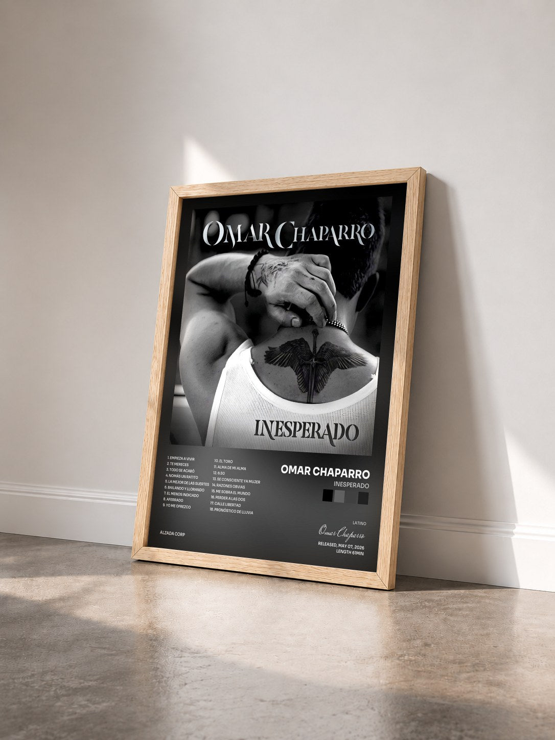 #bois Tableau de l'album Inesperado de Omar Chaparro vu de trois quarts, cadre en bois brut