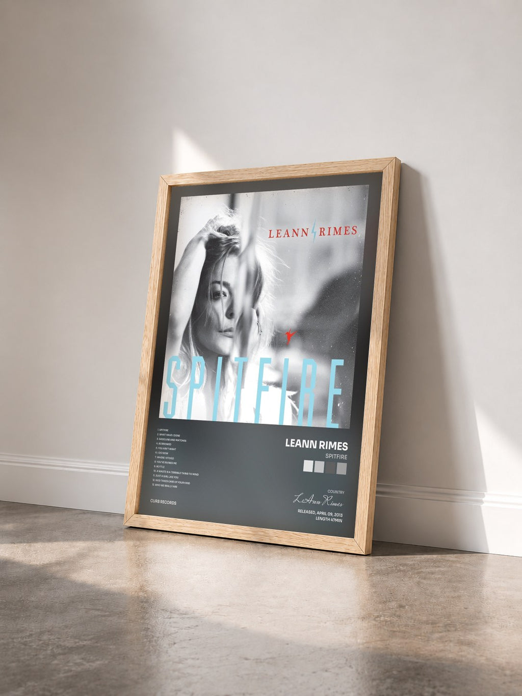 #bois Tableau de l'album Spitfire de LeAnn Rimes vu de trois quarts, cadre en bois brut