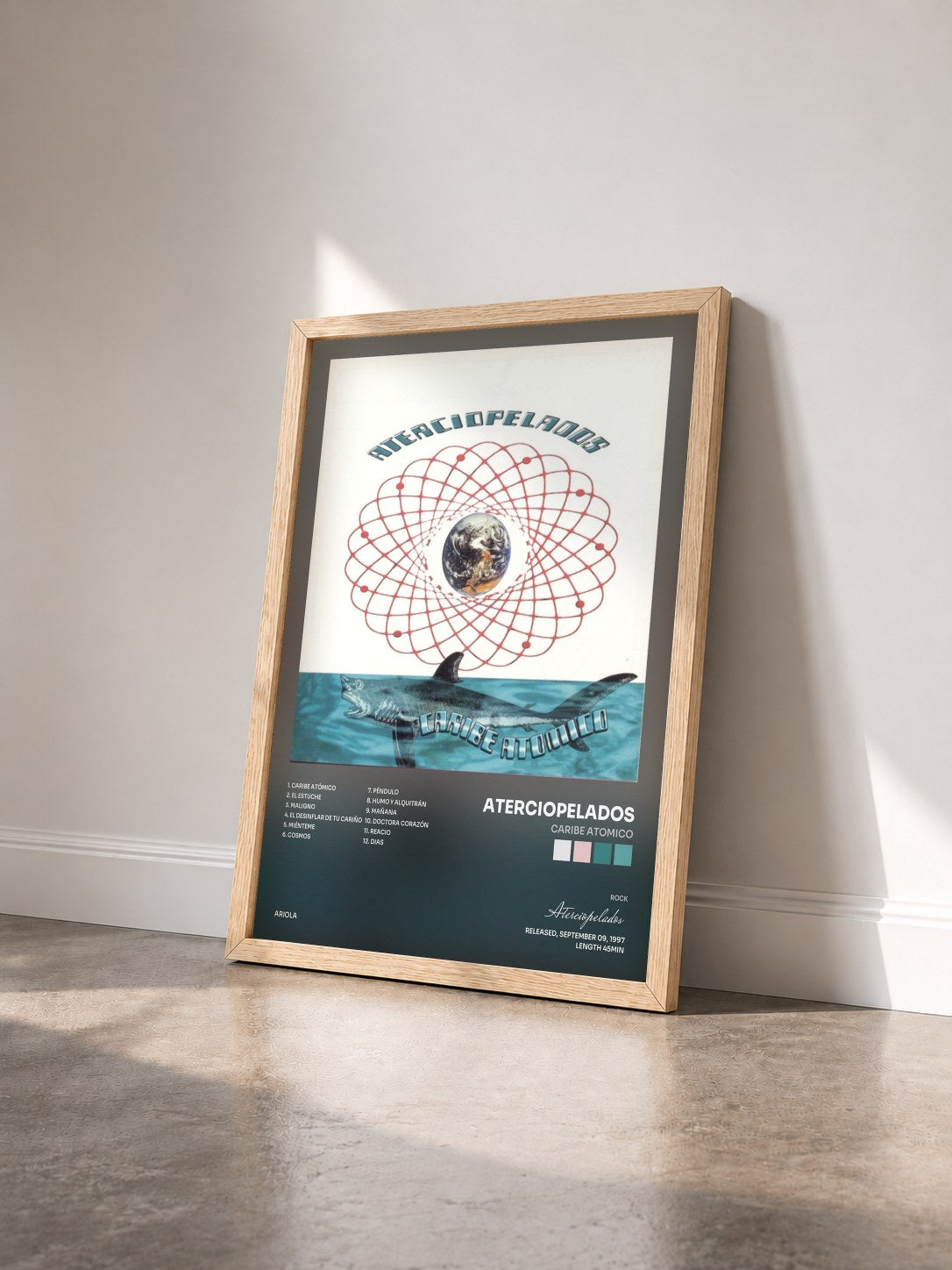 #bois Tableau de l'album Caribe Atomico de Aterciopelados vu de trois quarts, cadre en bois brut