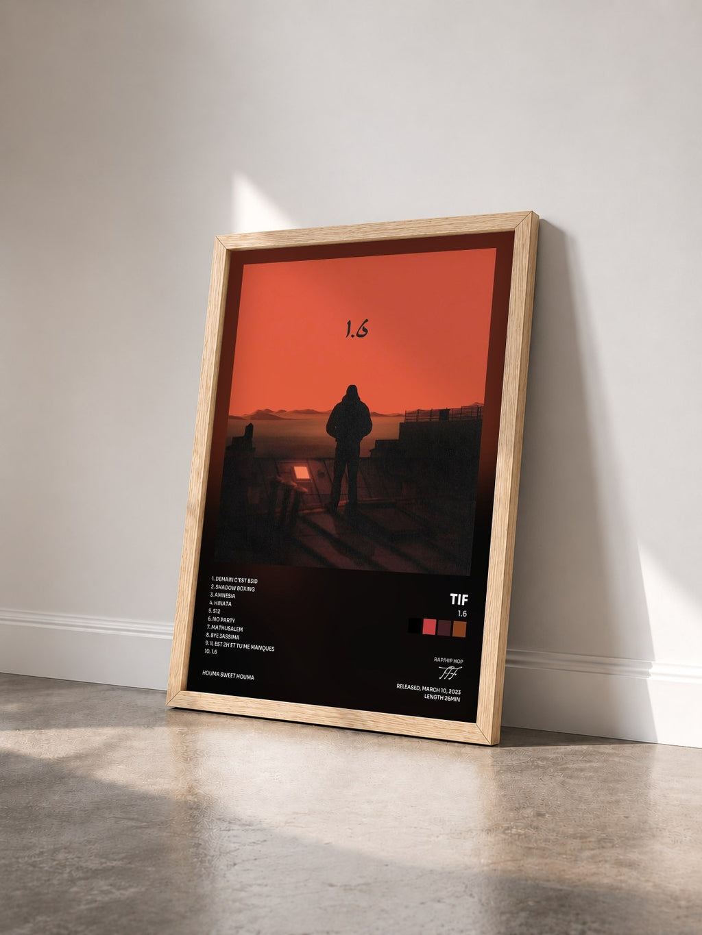 #bois Tableau de l'album 1.6 de TIF vu de trois quarts, cadre en bois brut